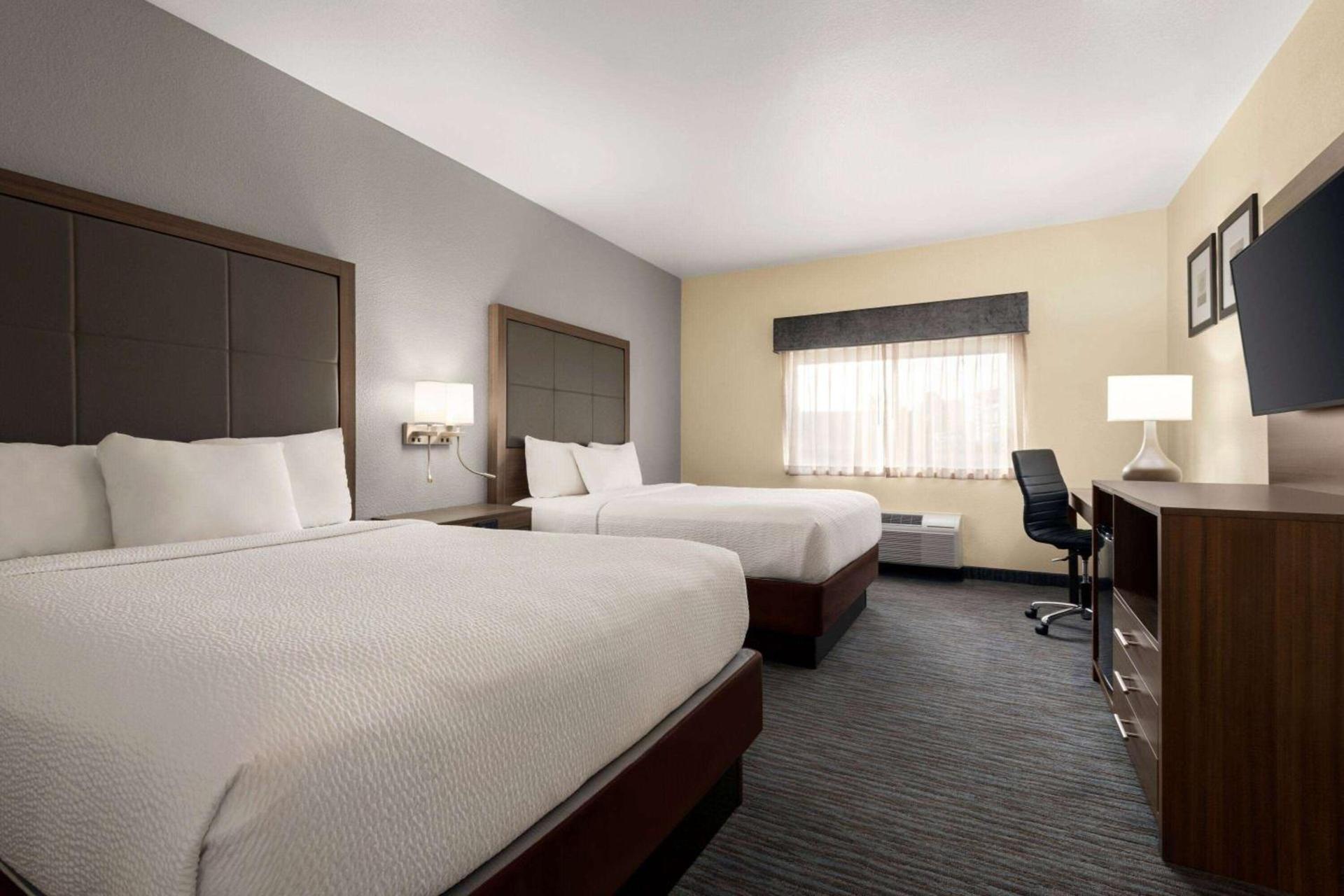 Best Western Plus Paper Valley Hotel photo 16