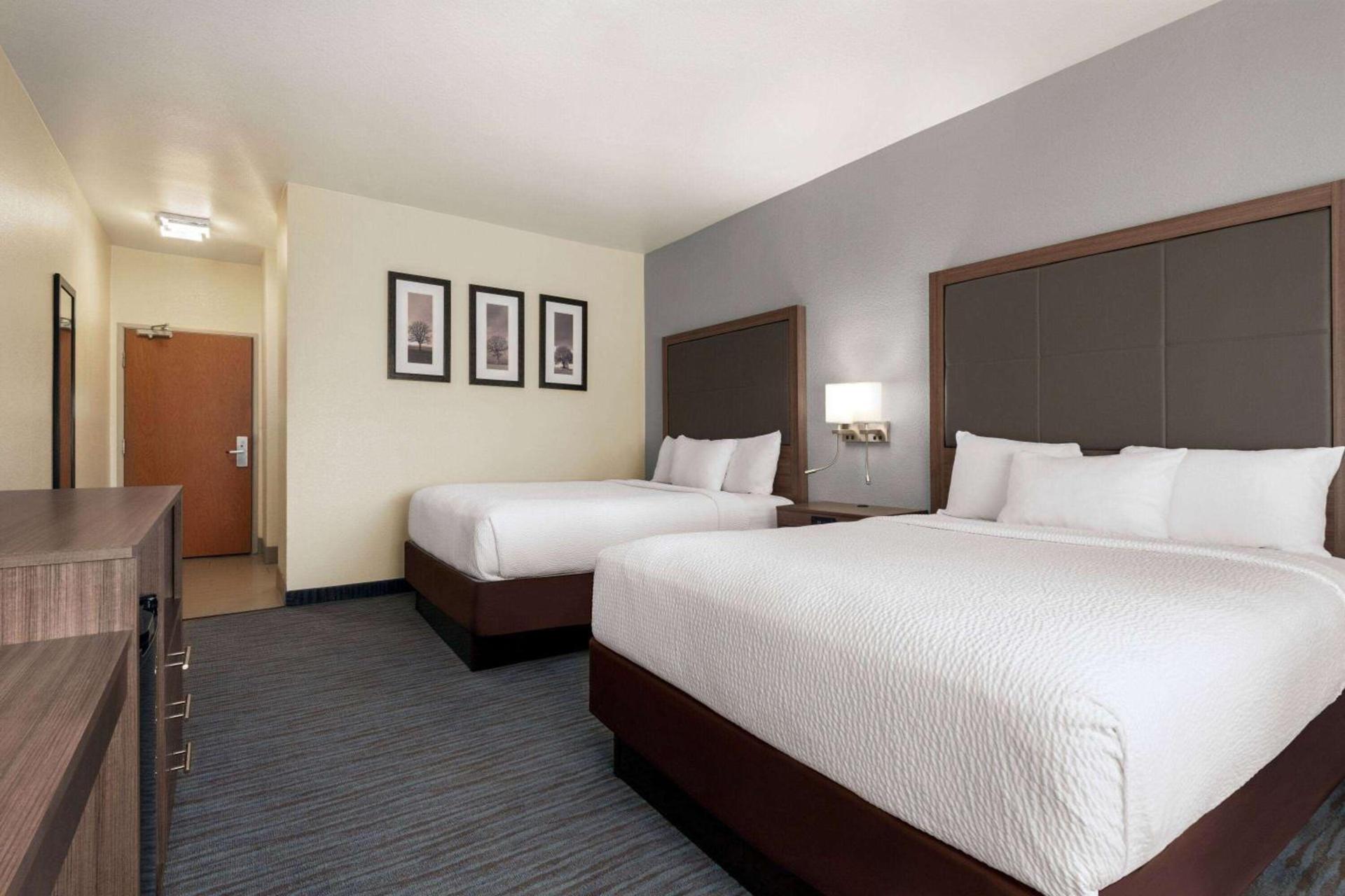 Best Western Plus Paper Valley Hotel photo 17