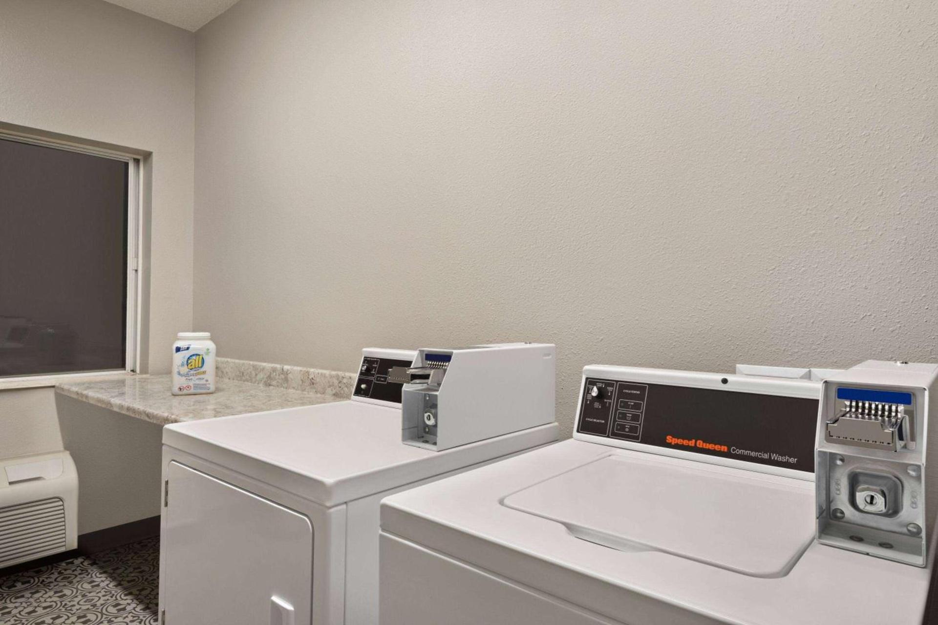 Best Western Plus Paper Valley Hotel photo 8