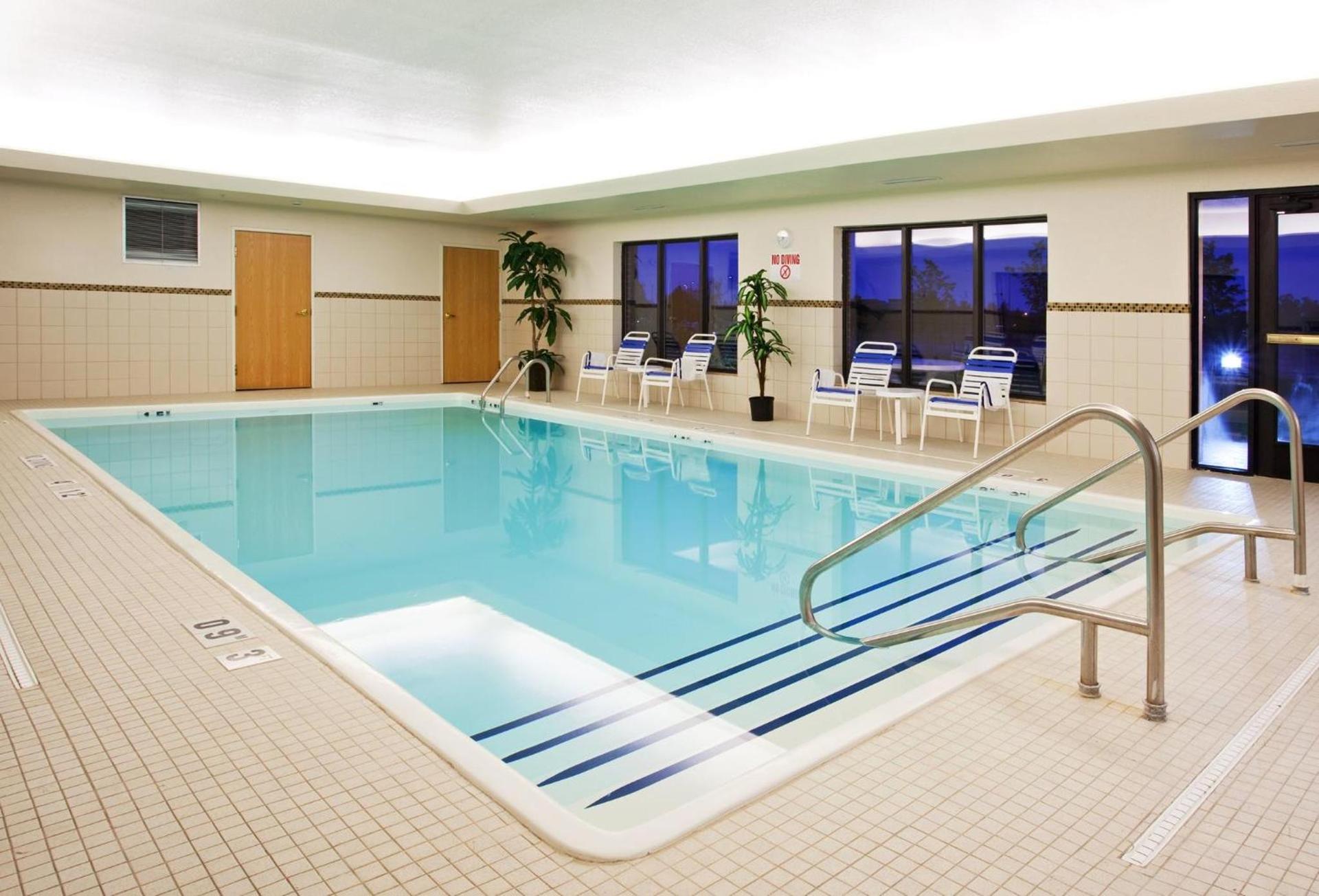 Holiday Inn Express Hotel & Suites Detroit-Utica by IHG photo 8