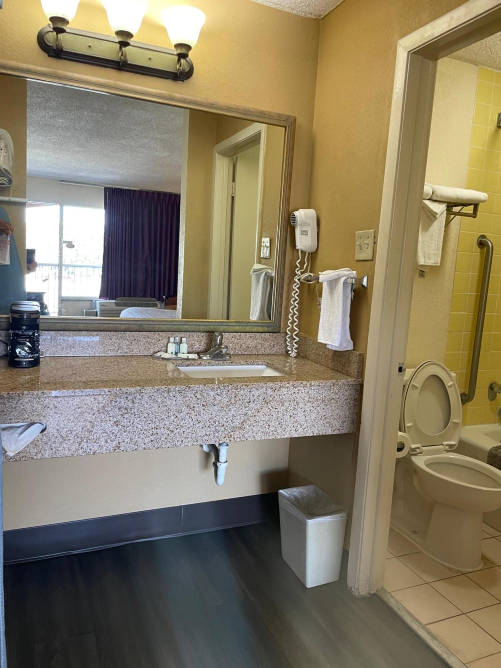 Quality Inn Alachua - Gainesville Area photo 37
