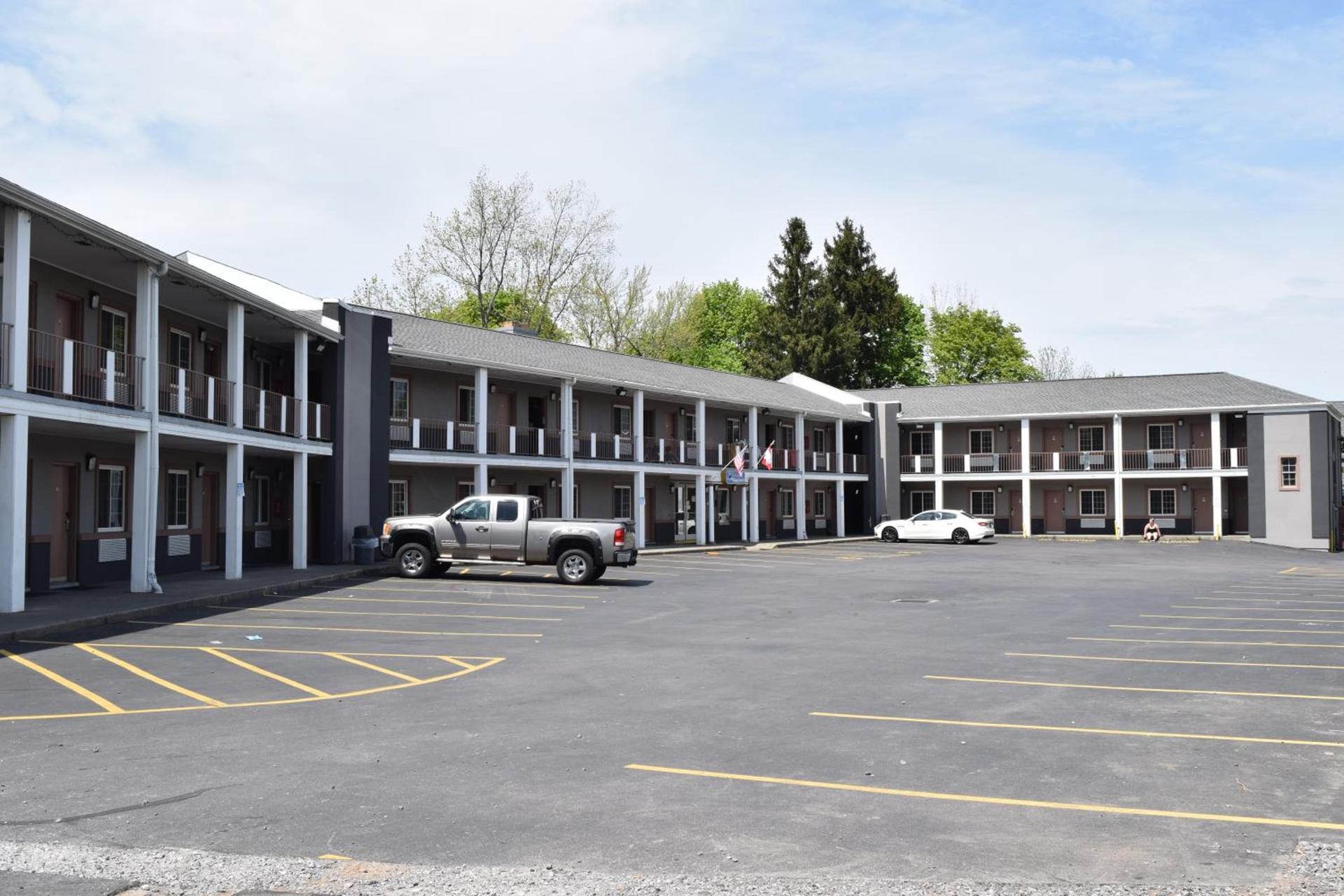 University Manor Inn photo 2