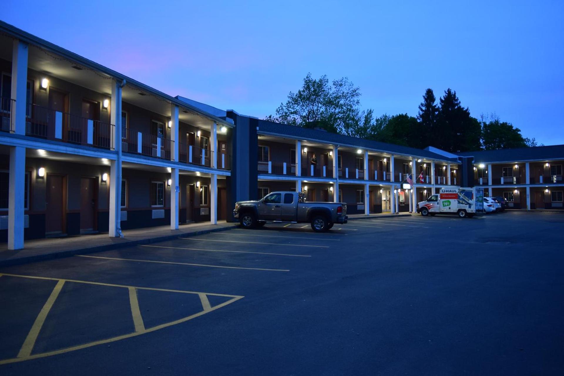 University Manor Inn photo 3