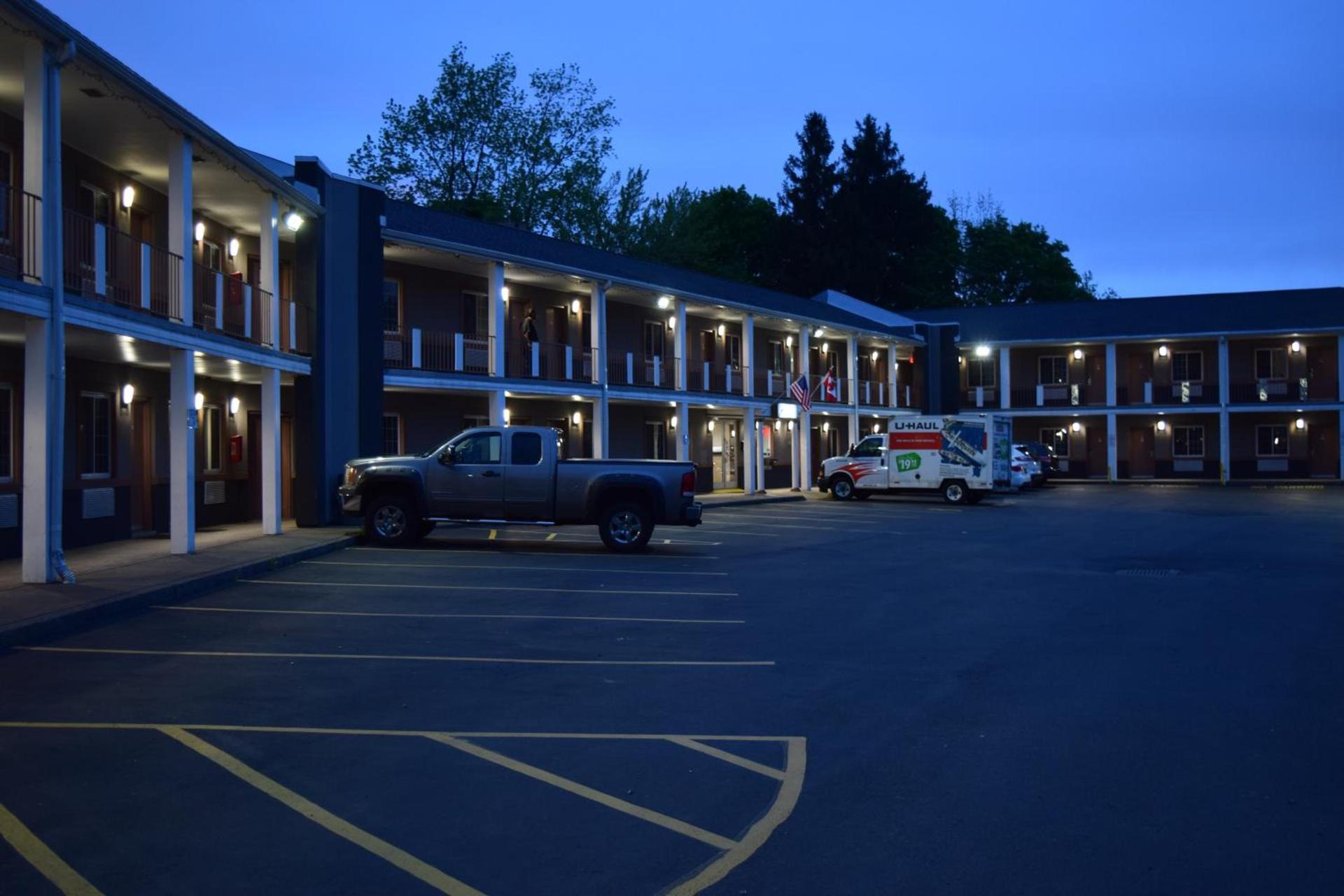 University Manor Inn photo 4