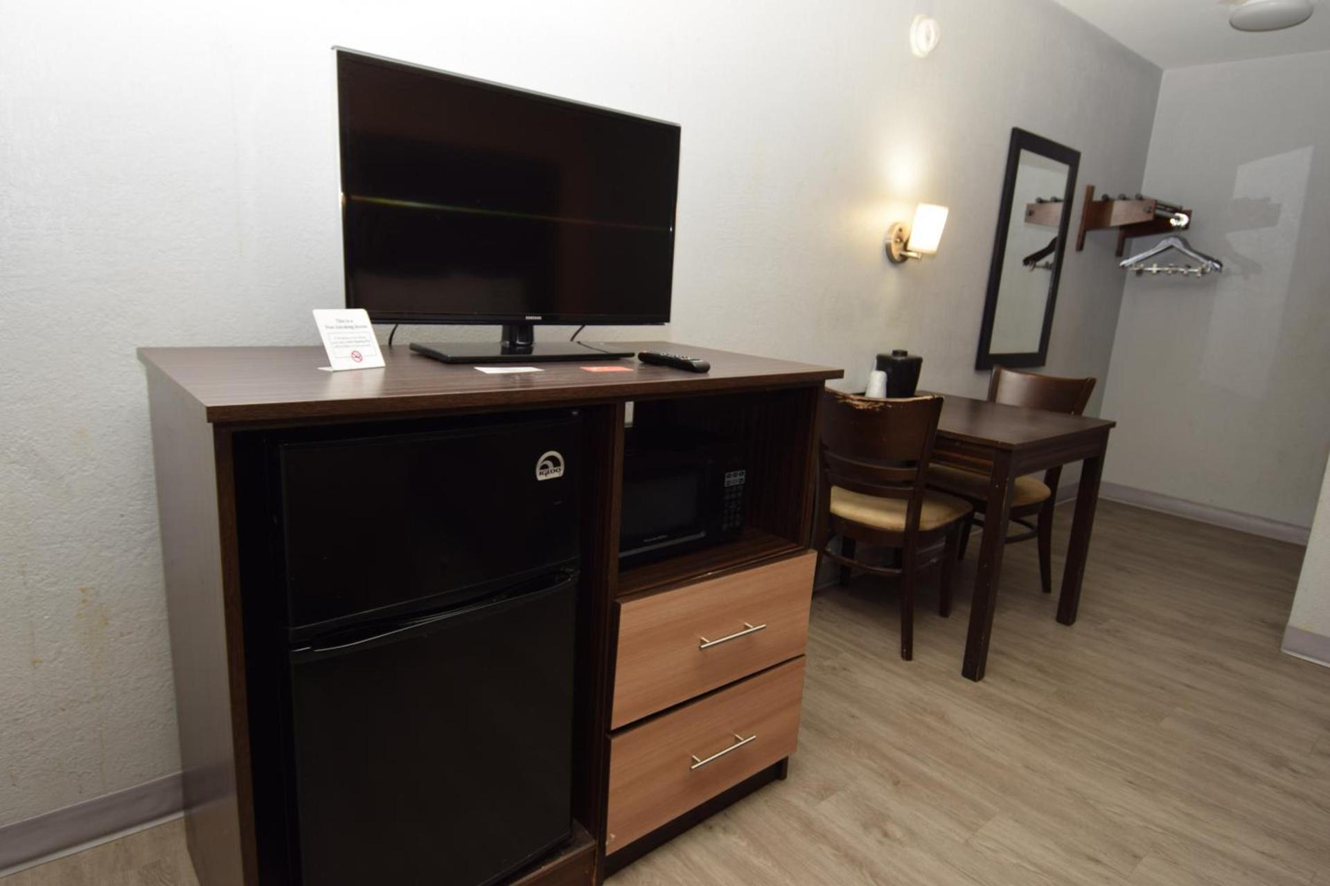 University Manor Inn photo 5