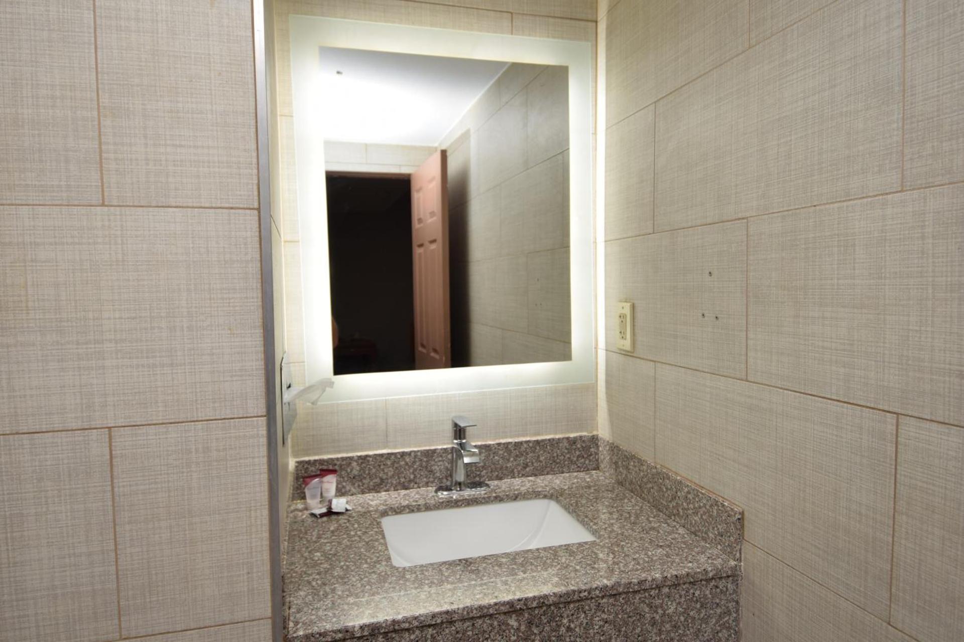 University Manor Inn photo 8