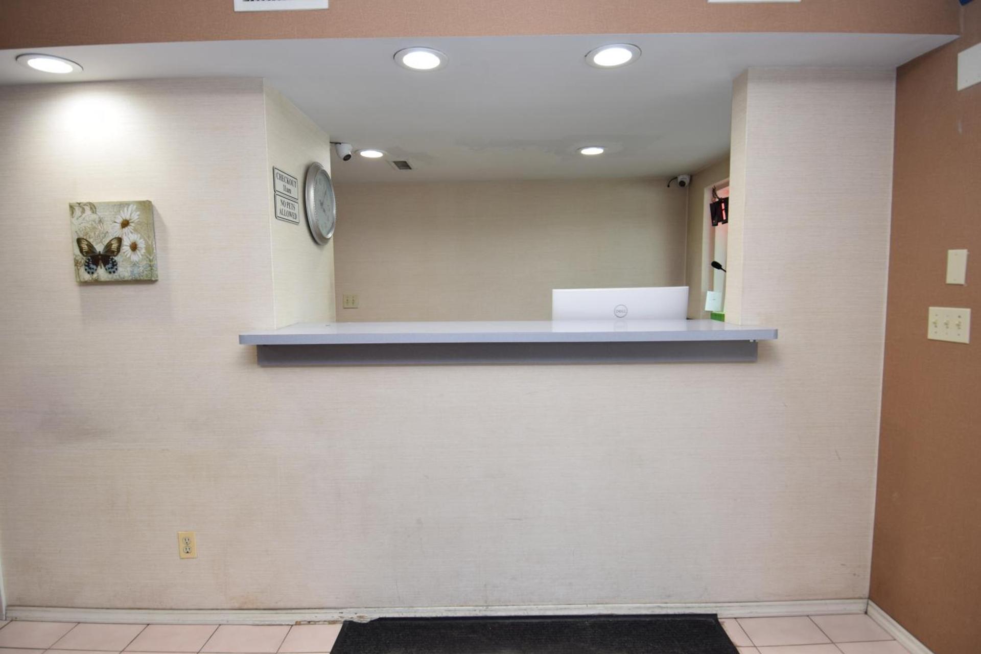 University Manor Inn photo 15
