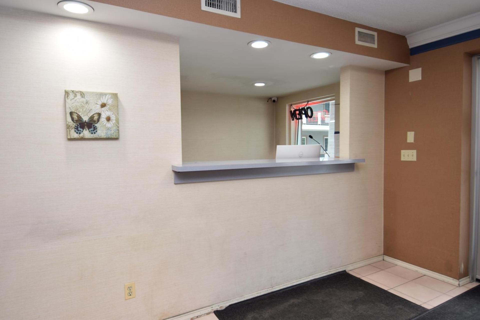 University Manor Inn photo 16