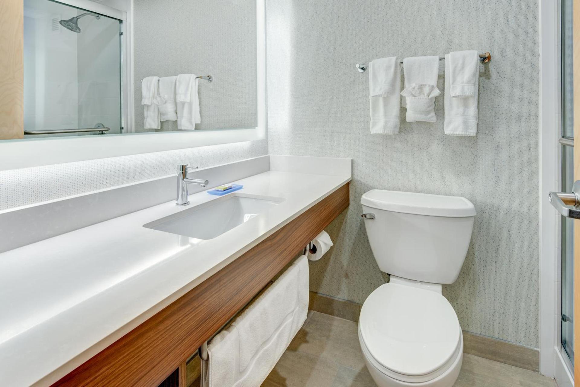 Holiday Inn Express & Suites West Long Branch - Eatontown by IHG photo 8