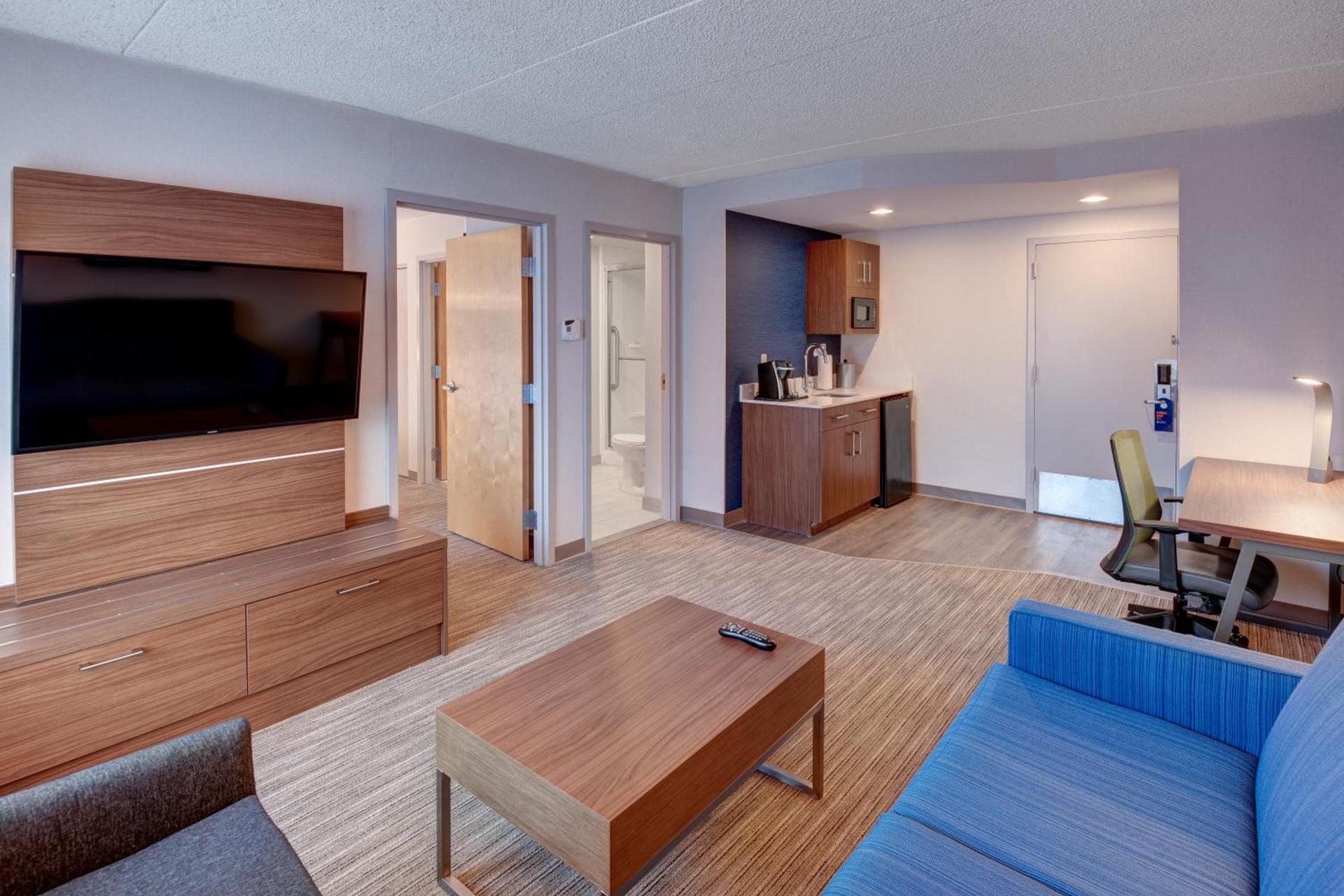 Holiday Inn Express & Suites West Long Branch - Eatontown by IHG photo 7