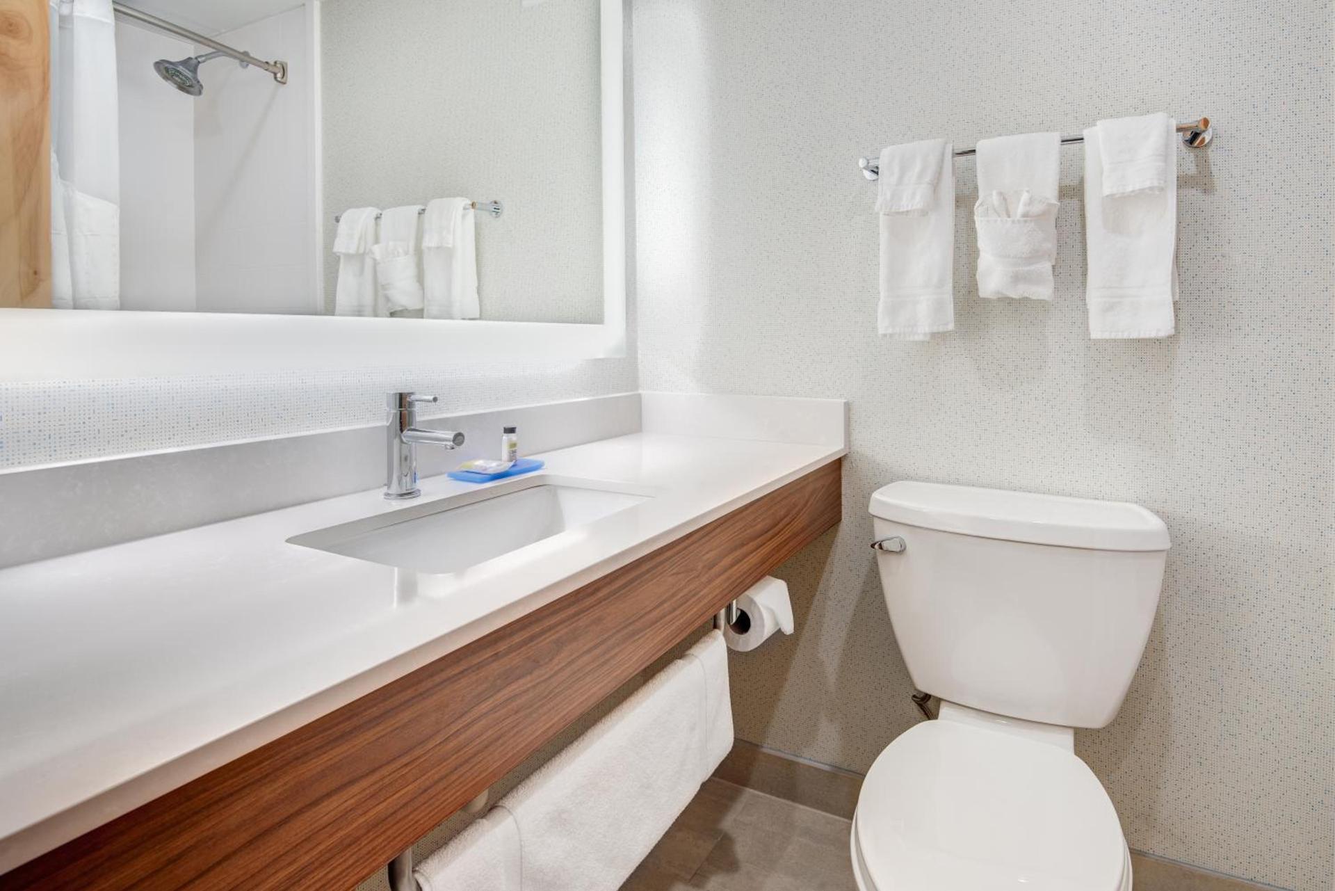 Holiday Inn Express & Suites West Long Branch - Eatontown by IHG photo 9
