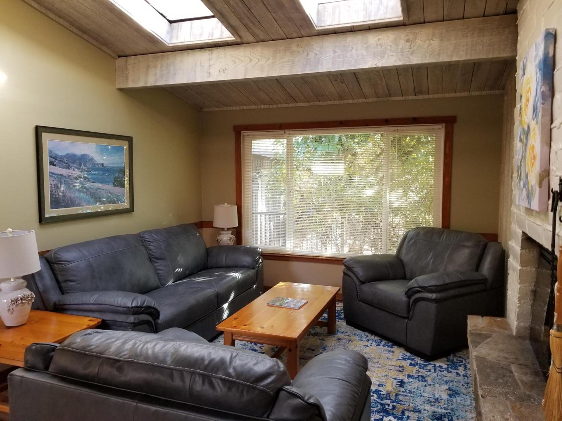 Carmel Valley Lodge photo 2