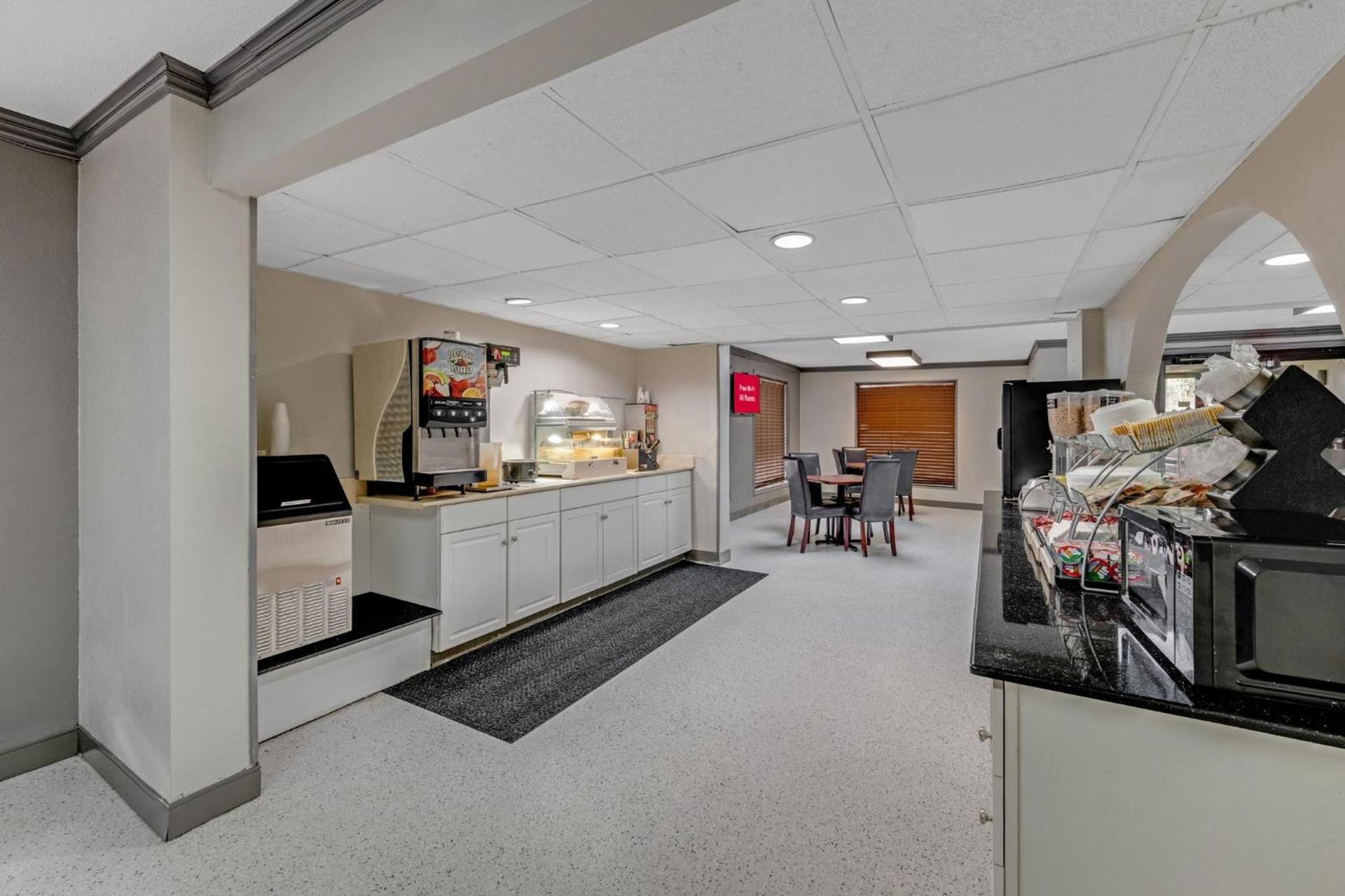 Red Roof Inn Kingsport photo 29