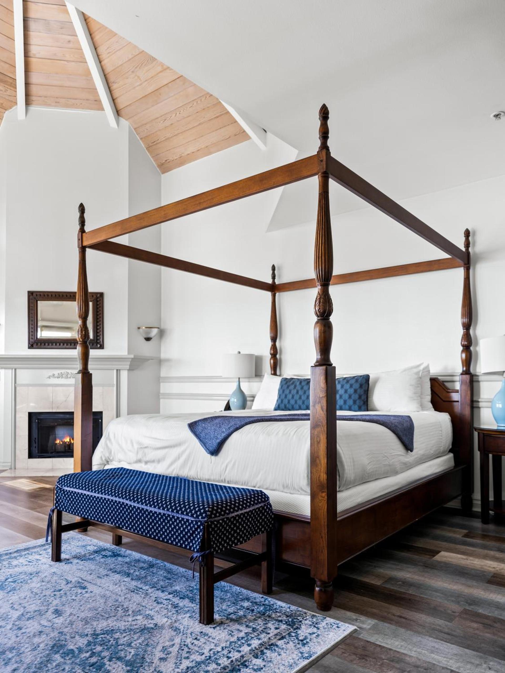 Blue Lantern Inn, A Four Sisters Inn photo 24