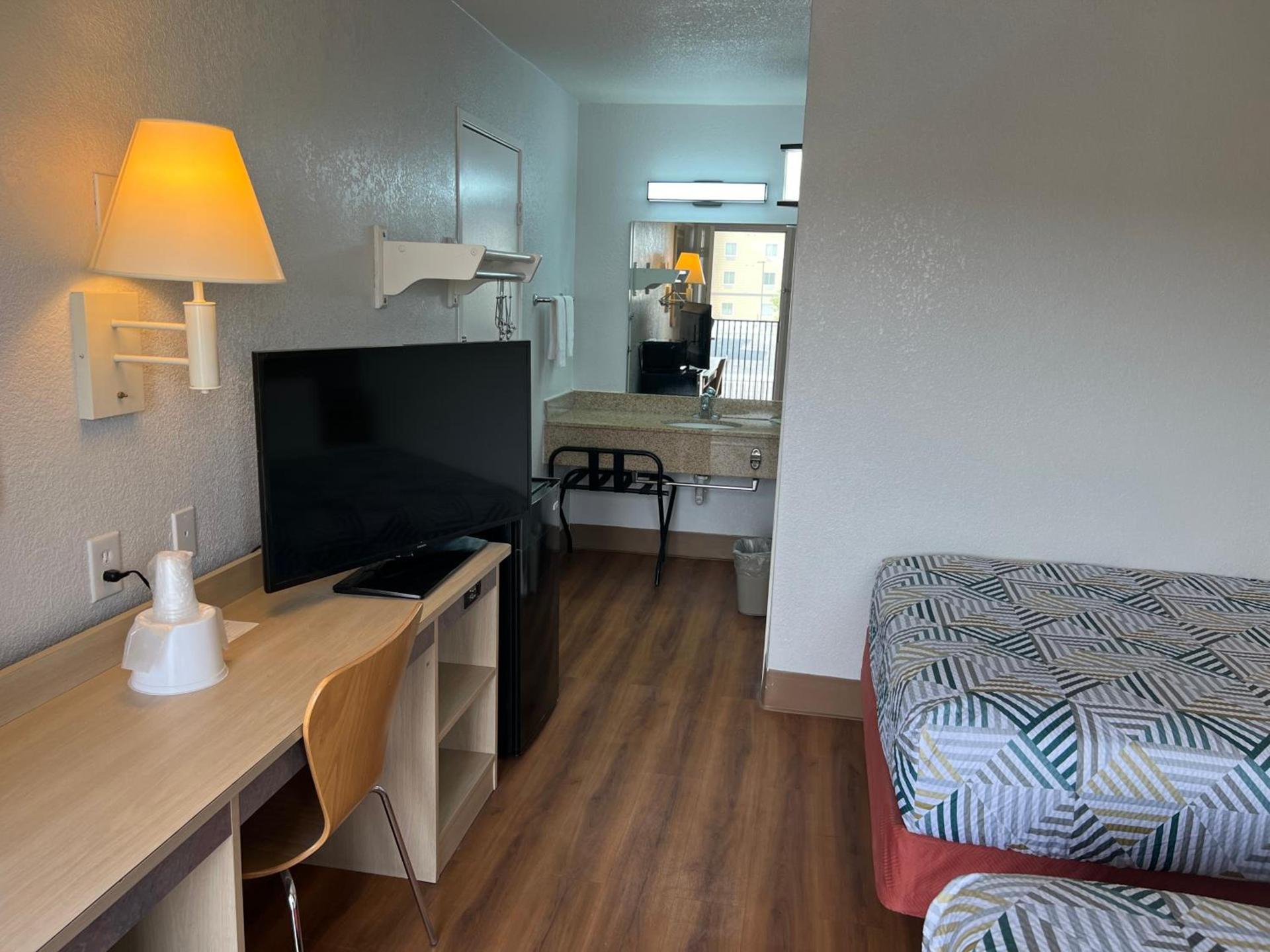 Motel 6-Odessa, TX photo 13