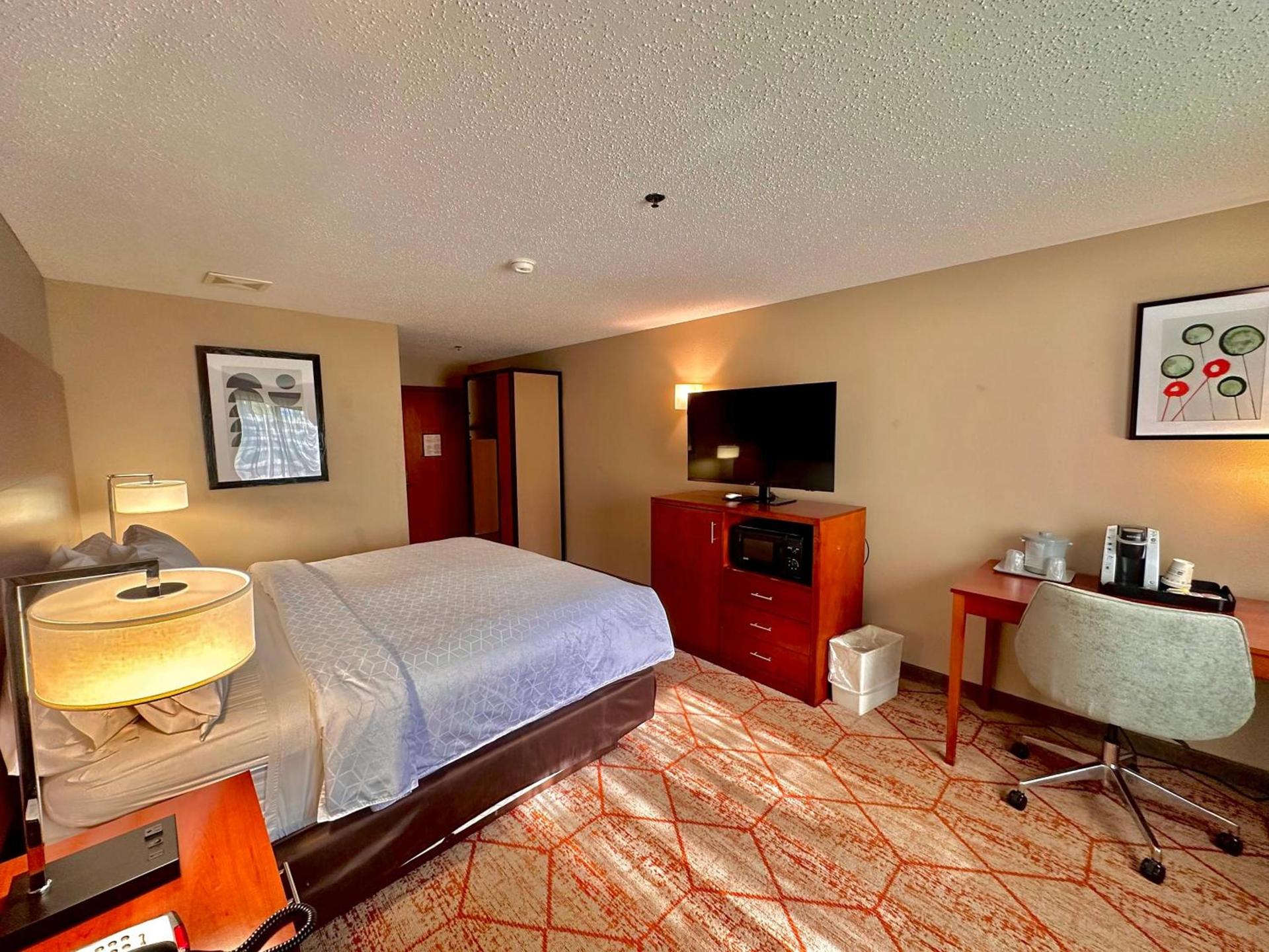 Best Western Fremont Angola I-80 90 Toll Road photo 19