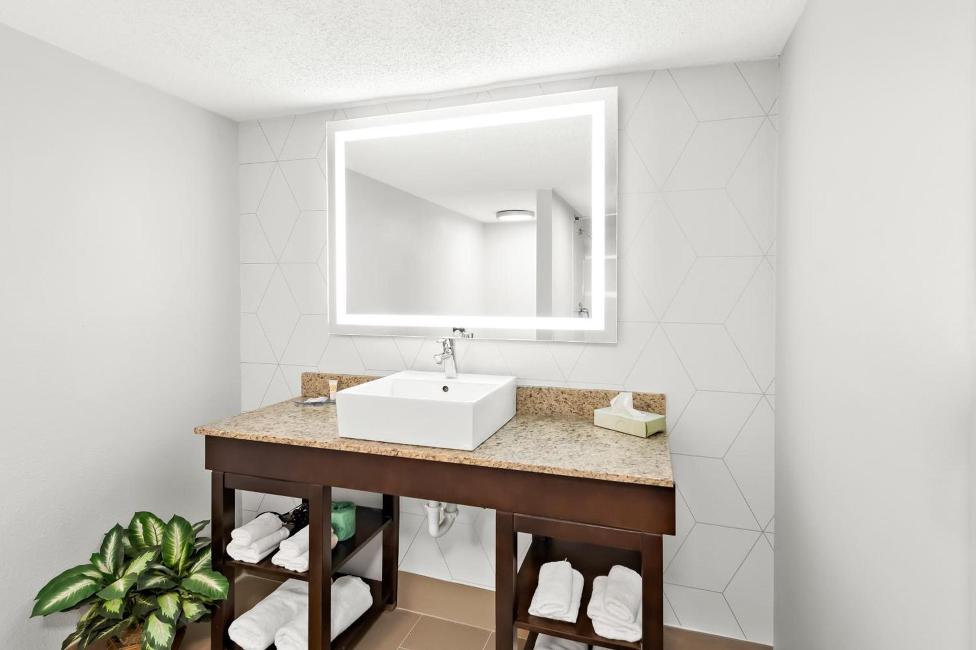 Comfort Suites Columbus photo 47