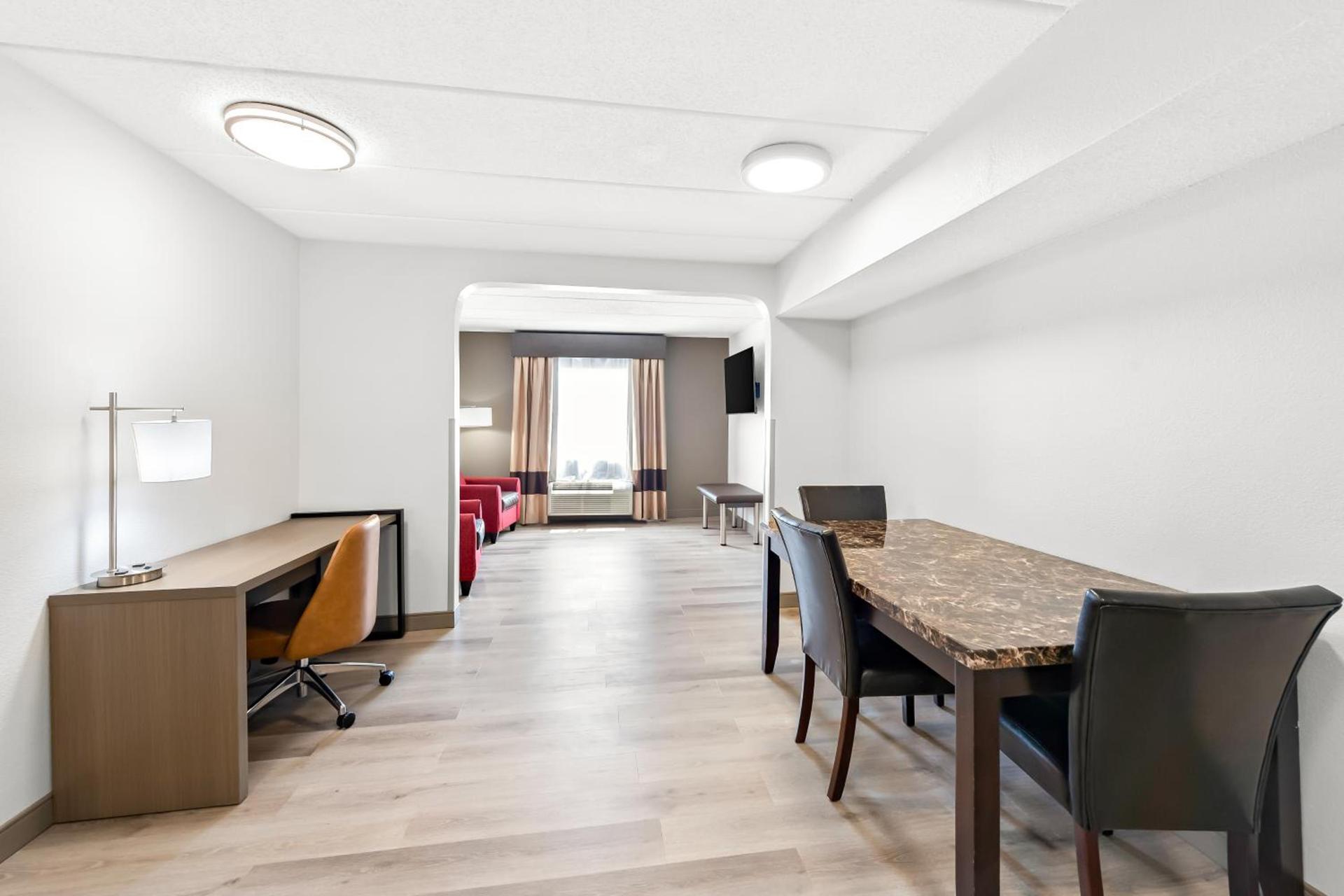 Comfort Suites Columbus photo 61