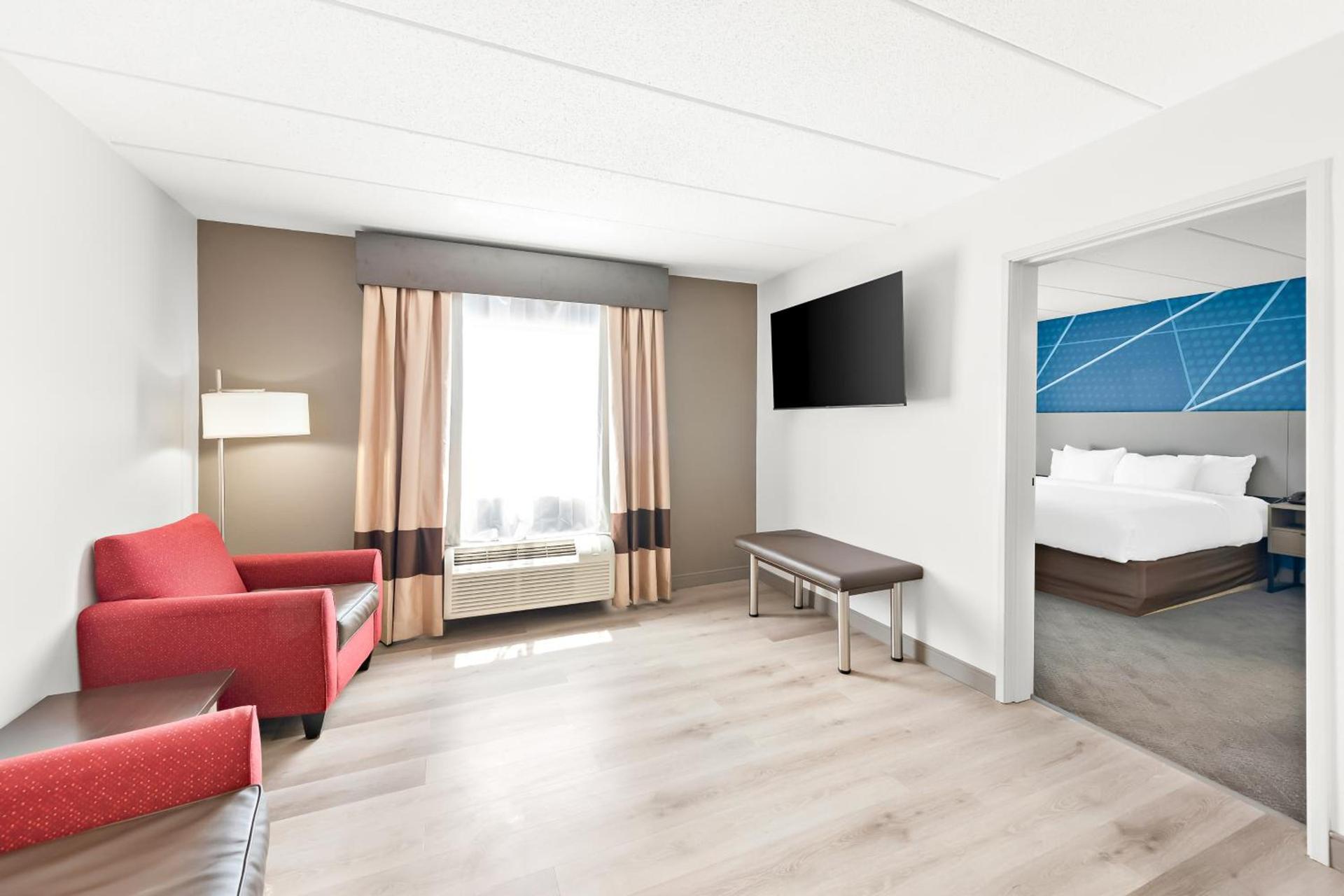 Comfort Suites Columbus photo 56