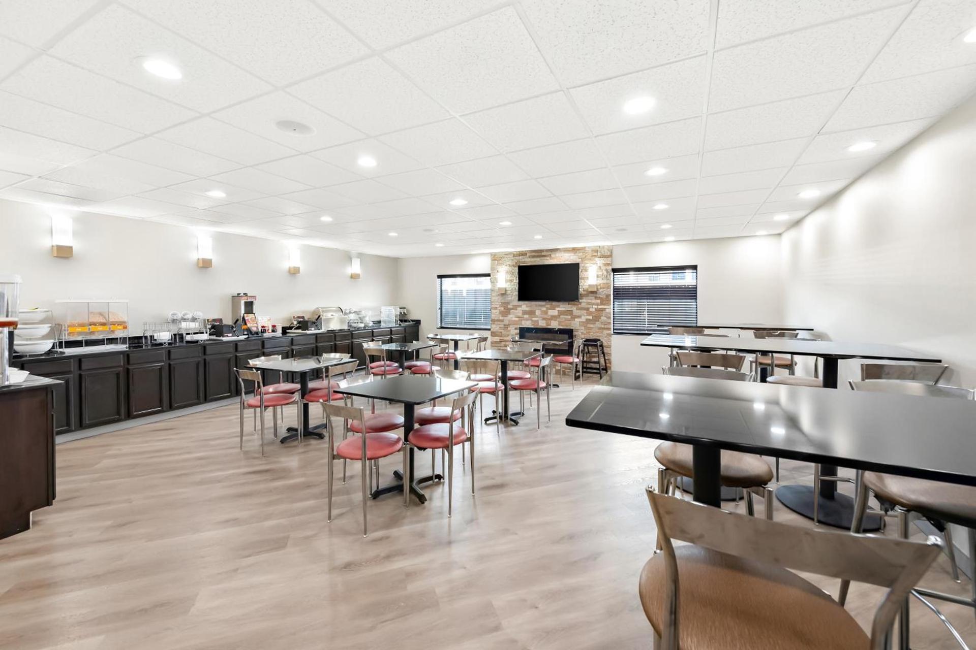 Comfort Suites Columbus photo 57