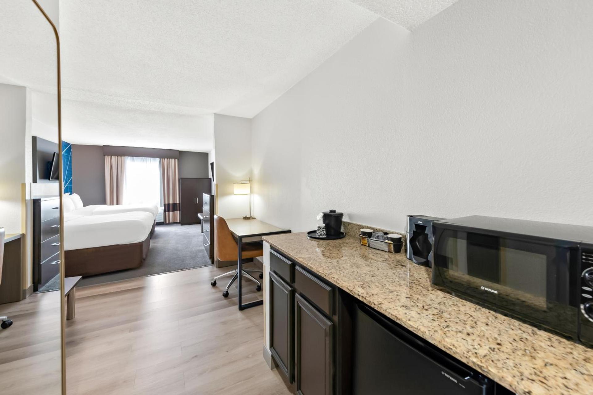 Comfort Suites Columbus photo 55