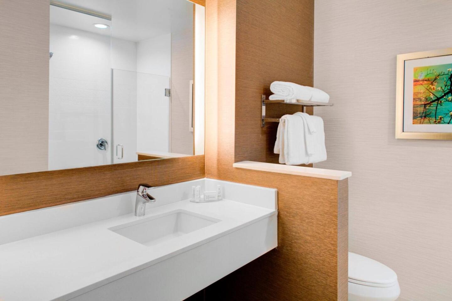 Fairfield Inn & Suites by Marriott Bakersfield North/Airport photo 2