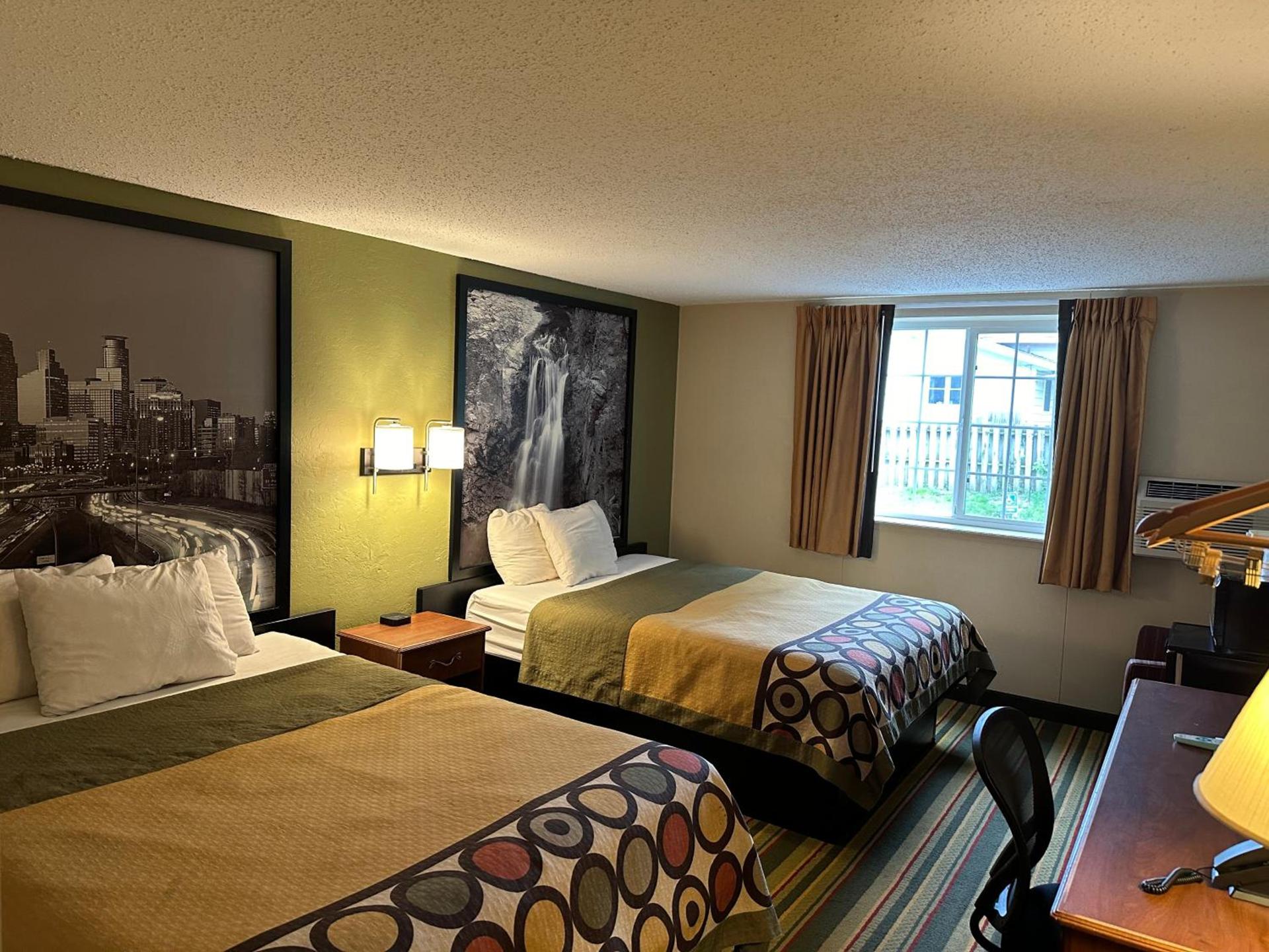Super 8 by Wyndham Winona MN photo 25
