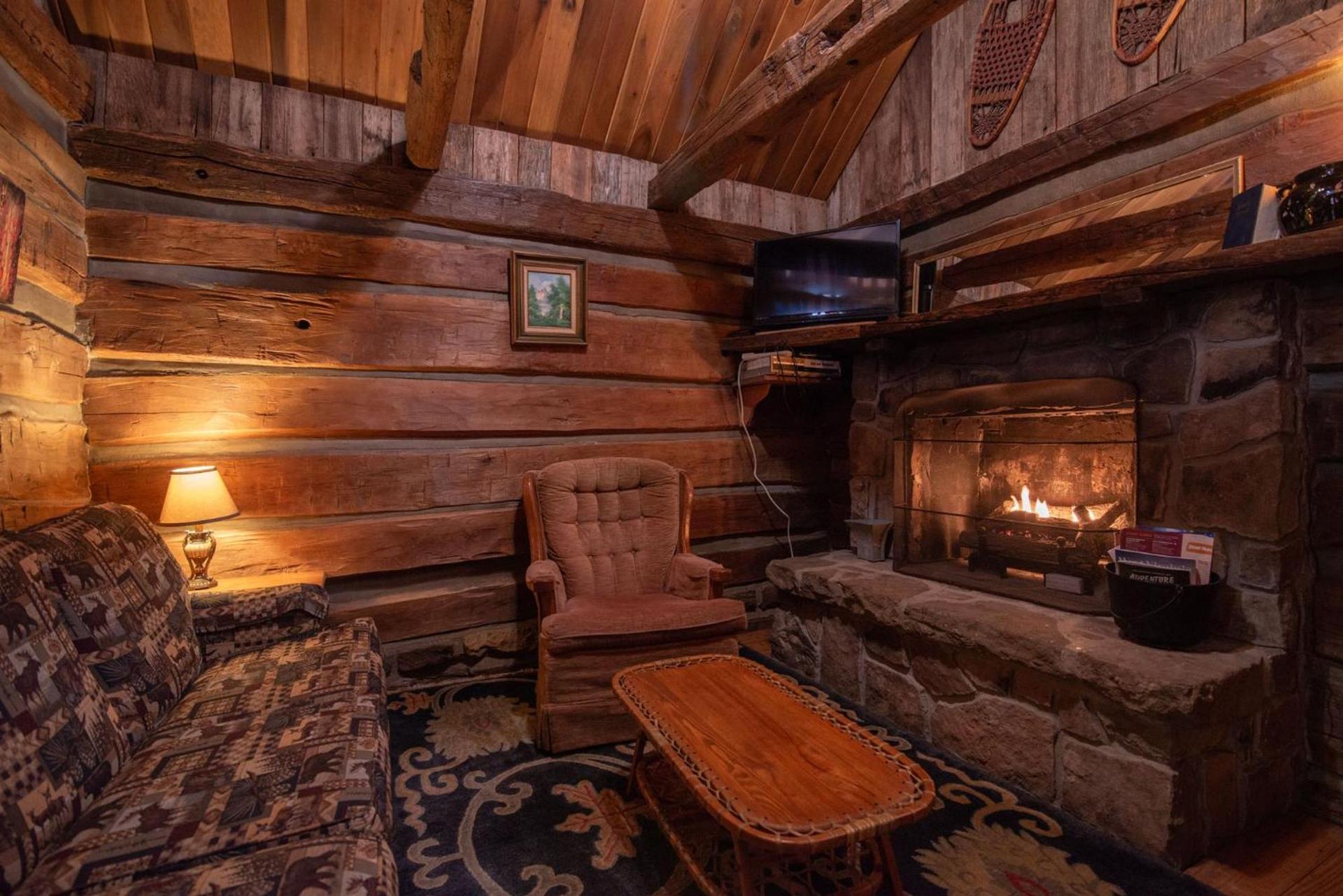 Moore House Inn & Cabins photo 7