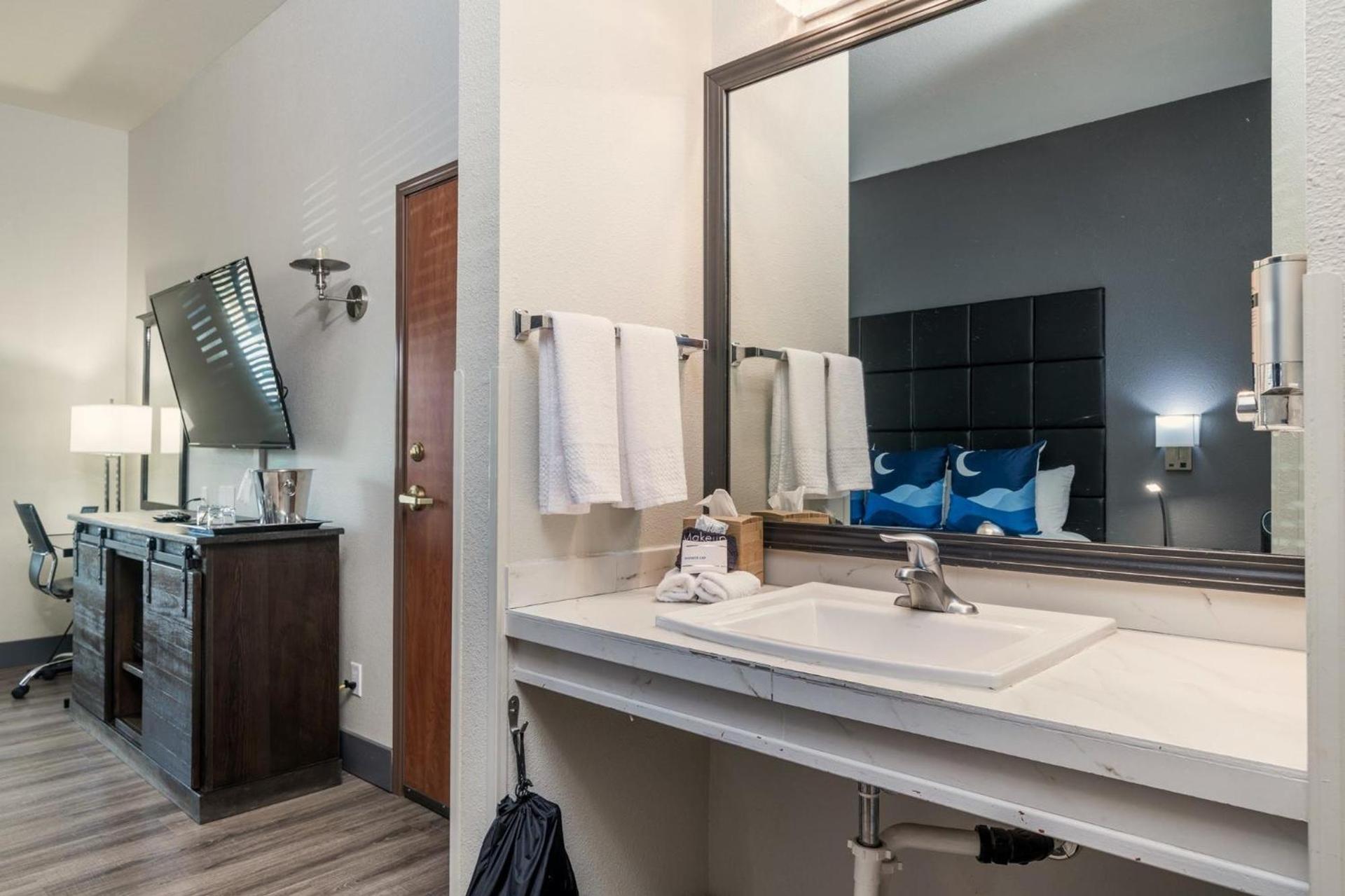 Wood River Inn & Suite photo 61