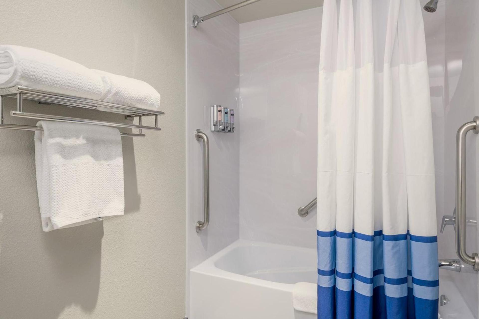 Wood River Inn & Suite photo 62