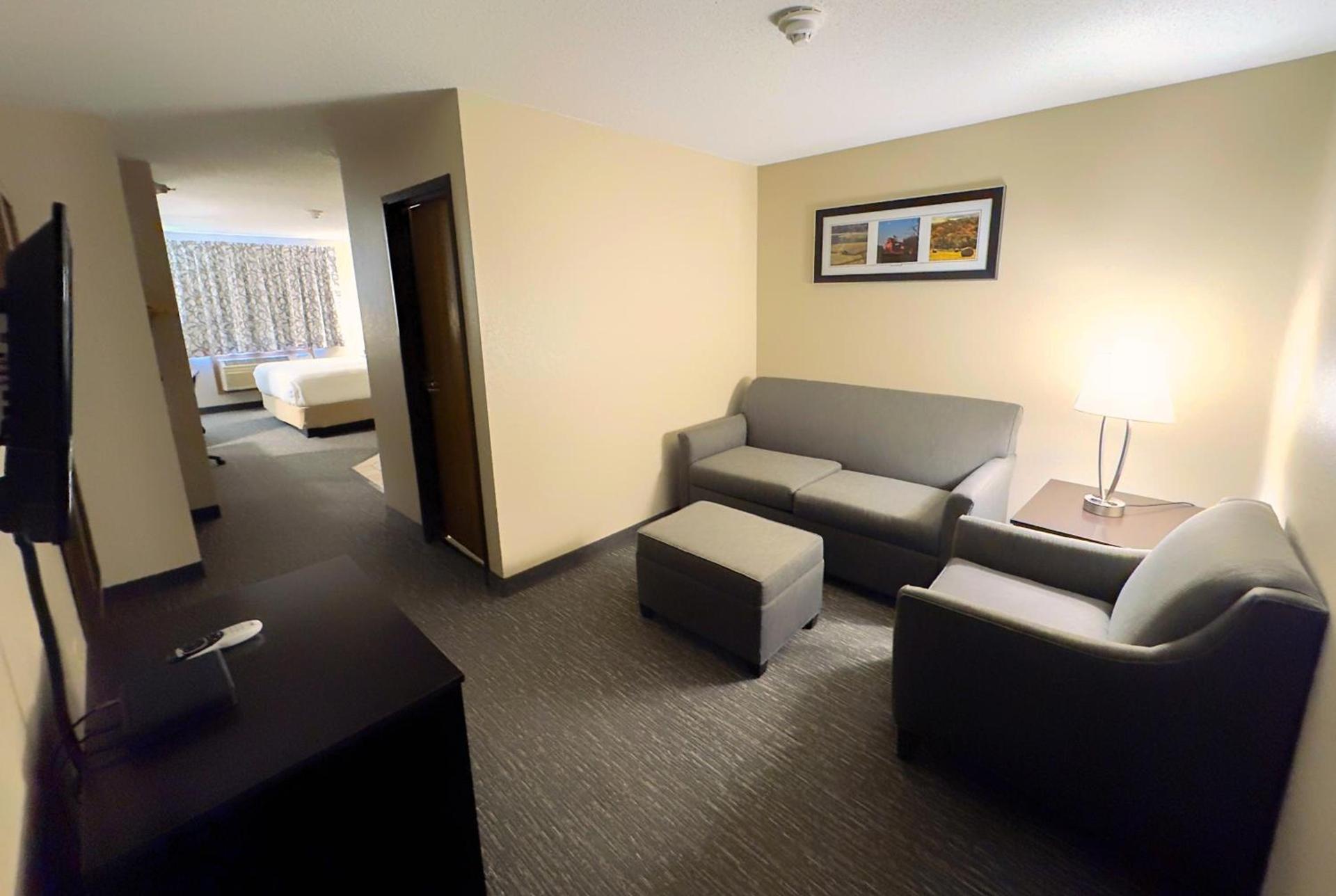 Country Trails Inn &Suites photo 22