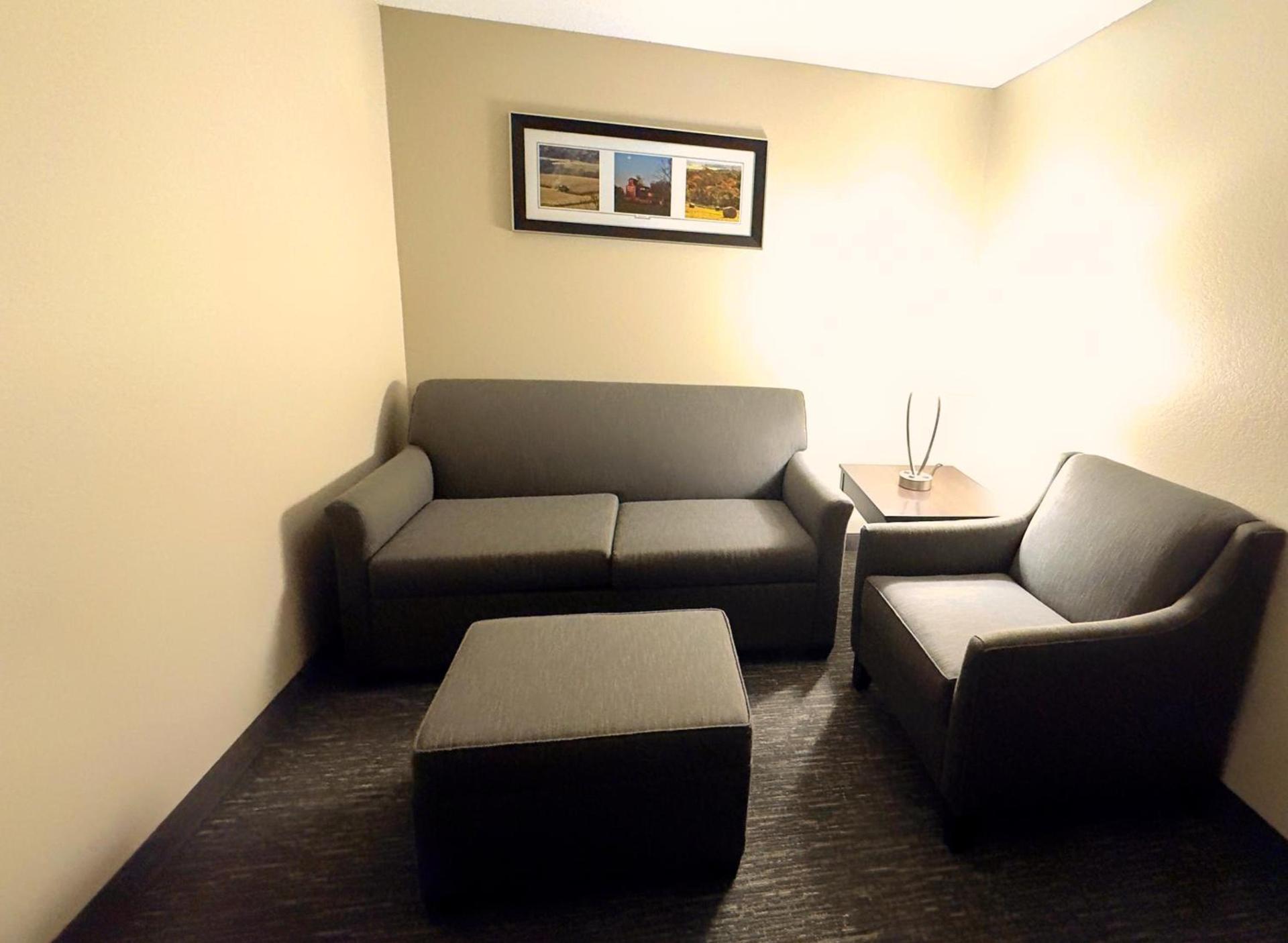 Country Trails Inn &Suites photo 23