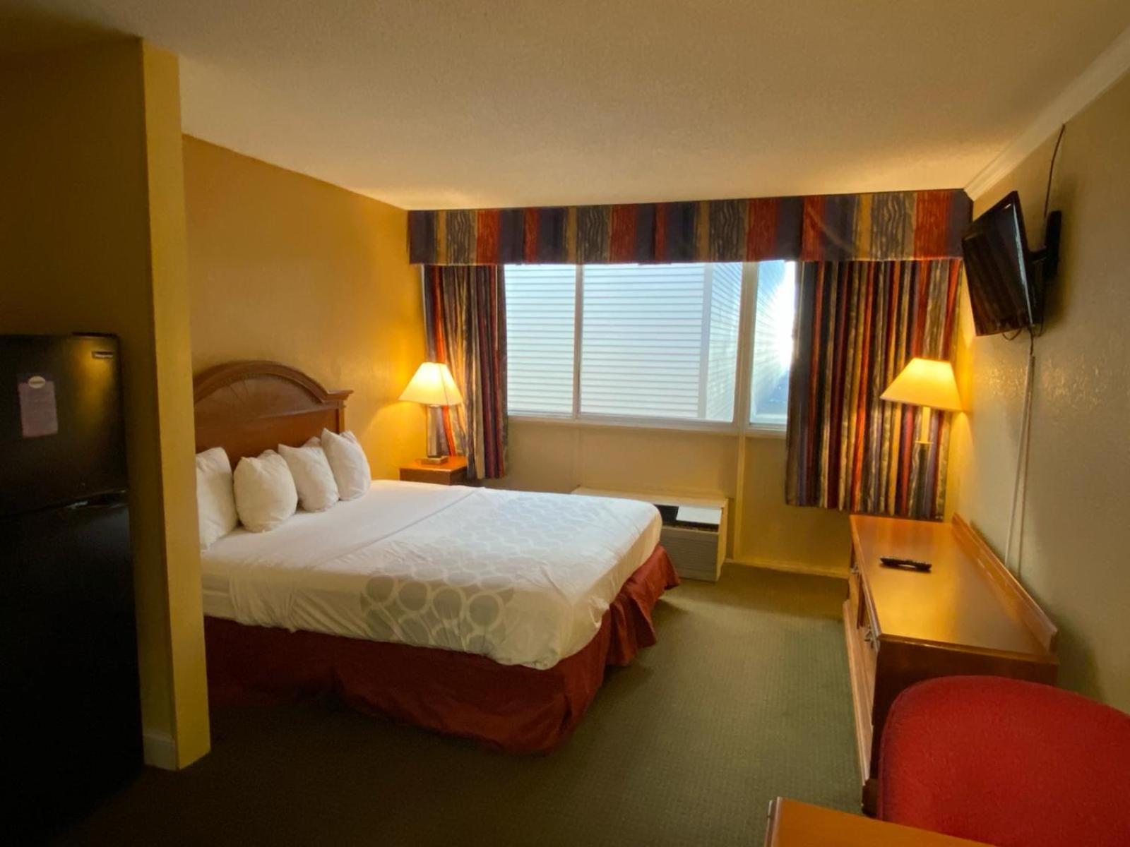 Super 8 by Wyndham Fort Wayne photo 9