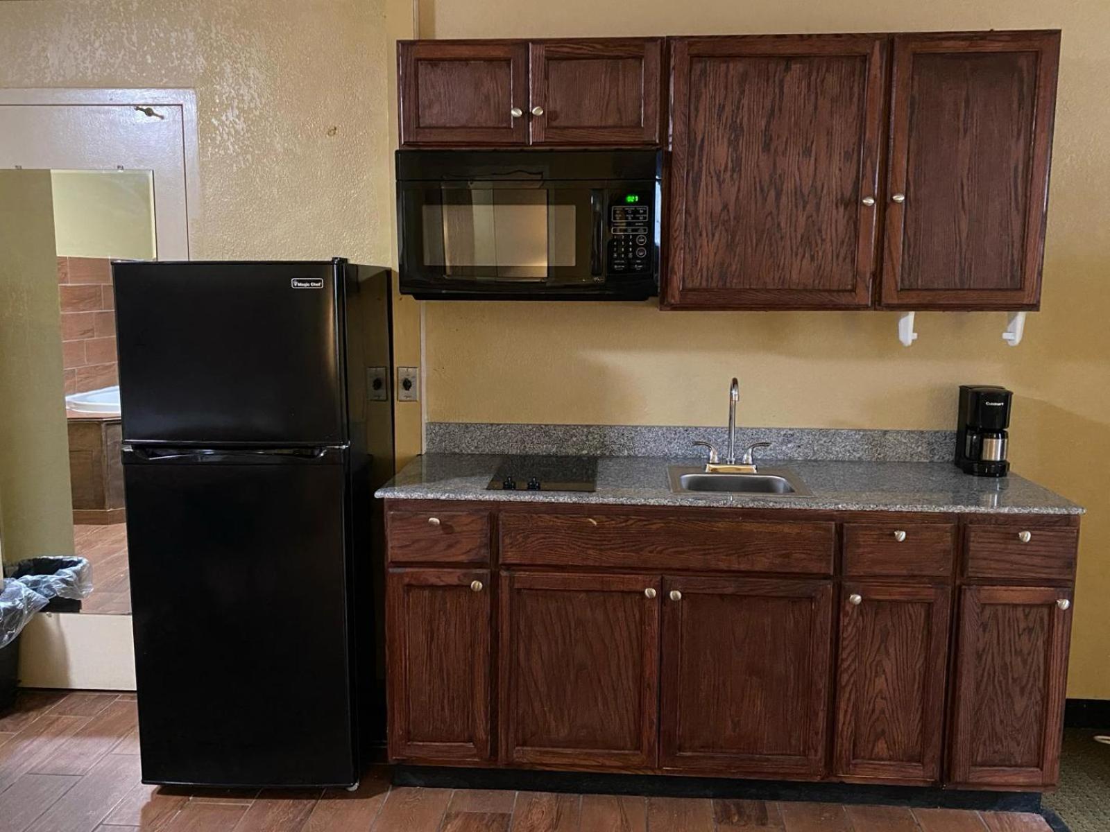 Super 8 by Wyndham Fort Wayne photo 20