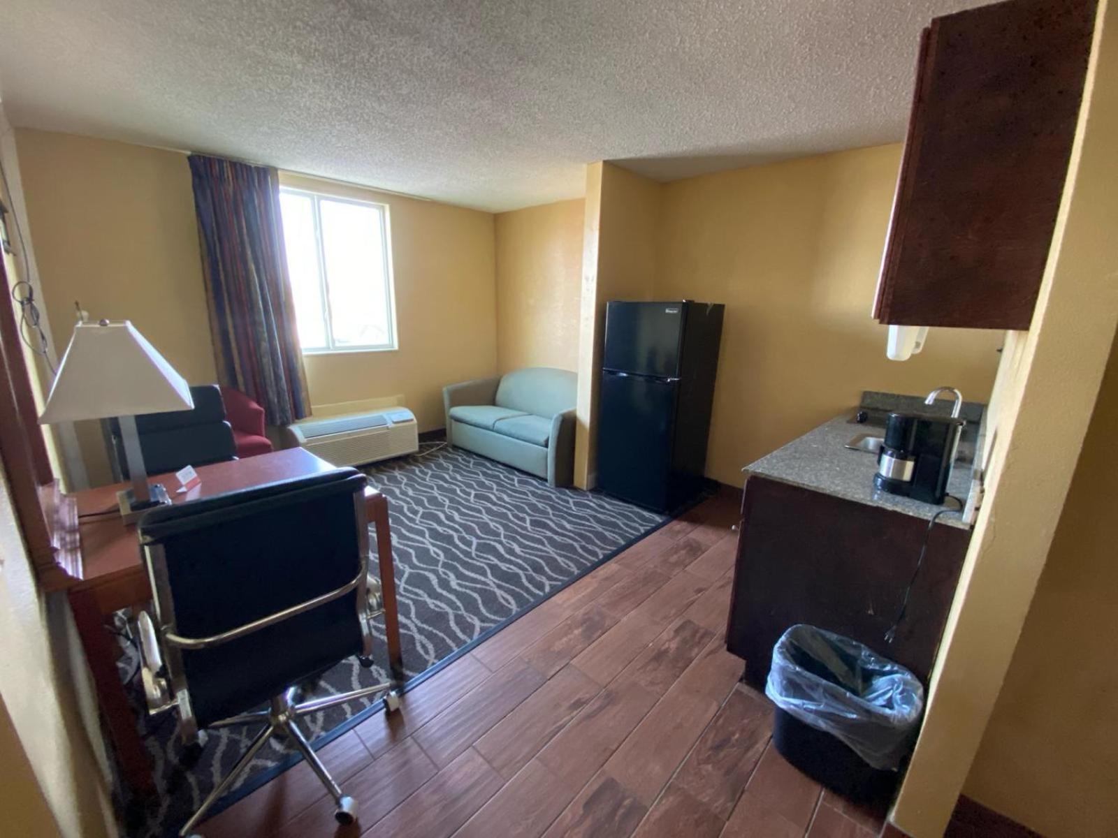 Super 8 by Wyndham Fort Wayne photo 16