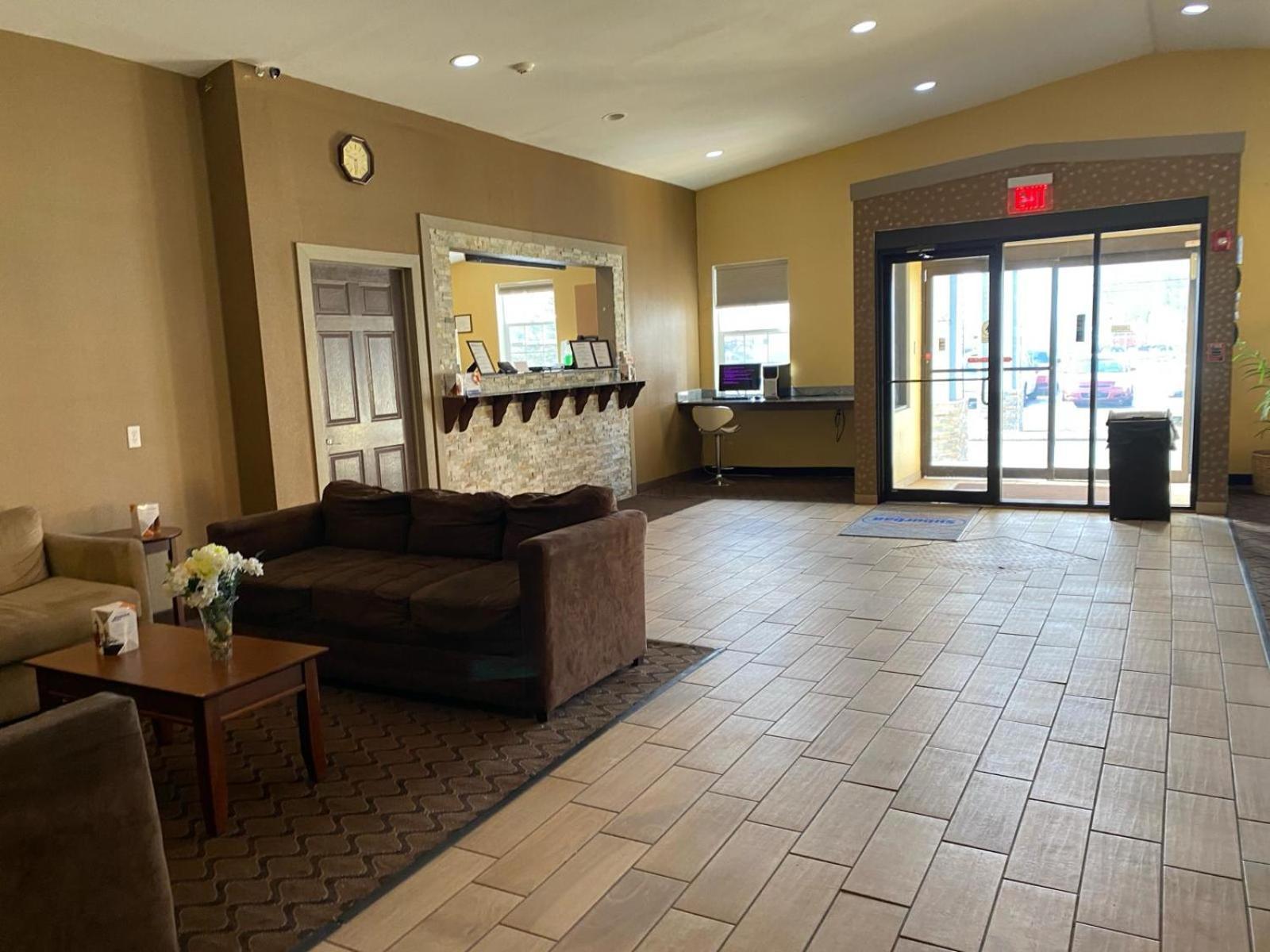 Super 8 by Wyndham Fort Wayne photo 3