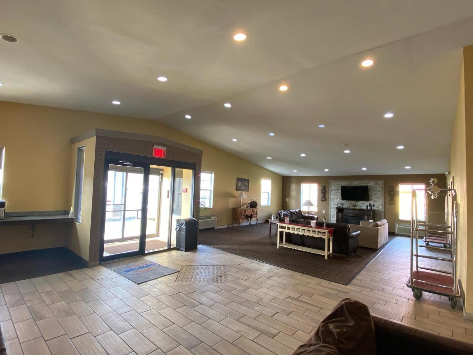Super 8 by Wyndham Fort Wayne photo 5