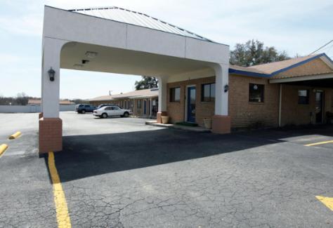 Americas Best Value Inn Comanche photo 2
