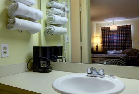 Americas Best Value Inn Comanche photo 8