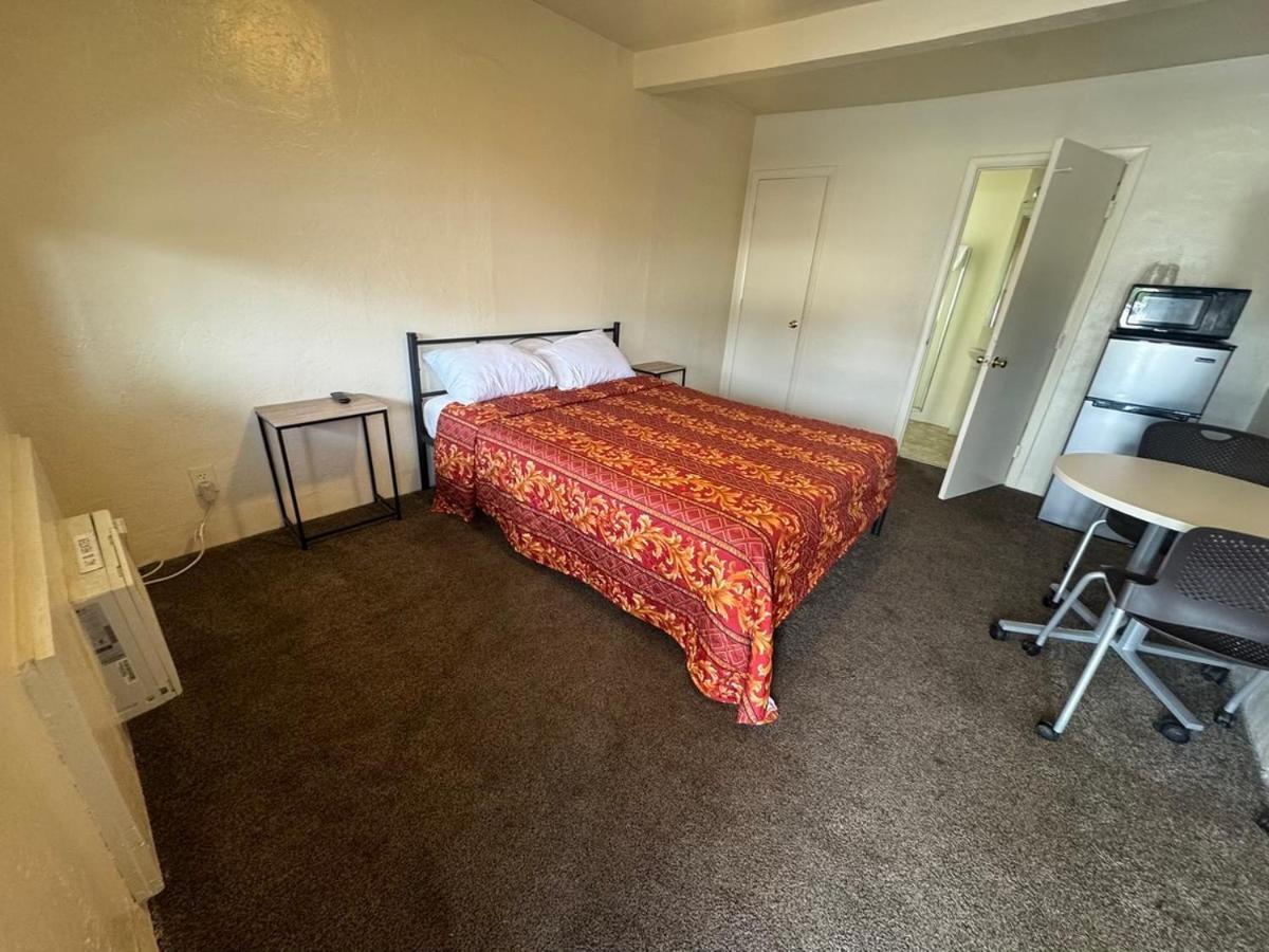 The Oaks Motel photo 3