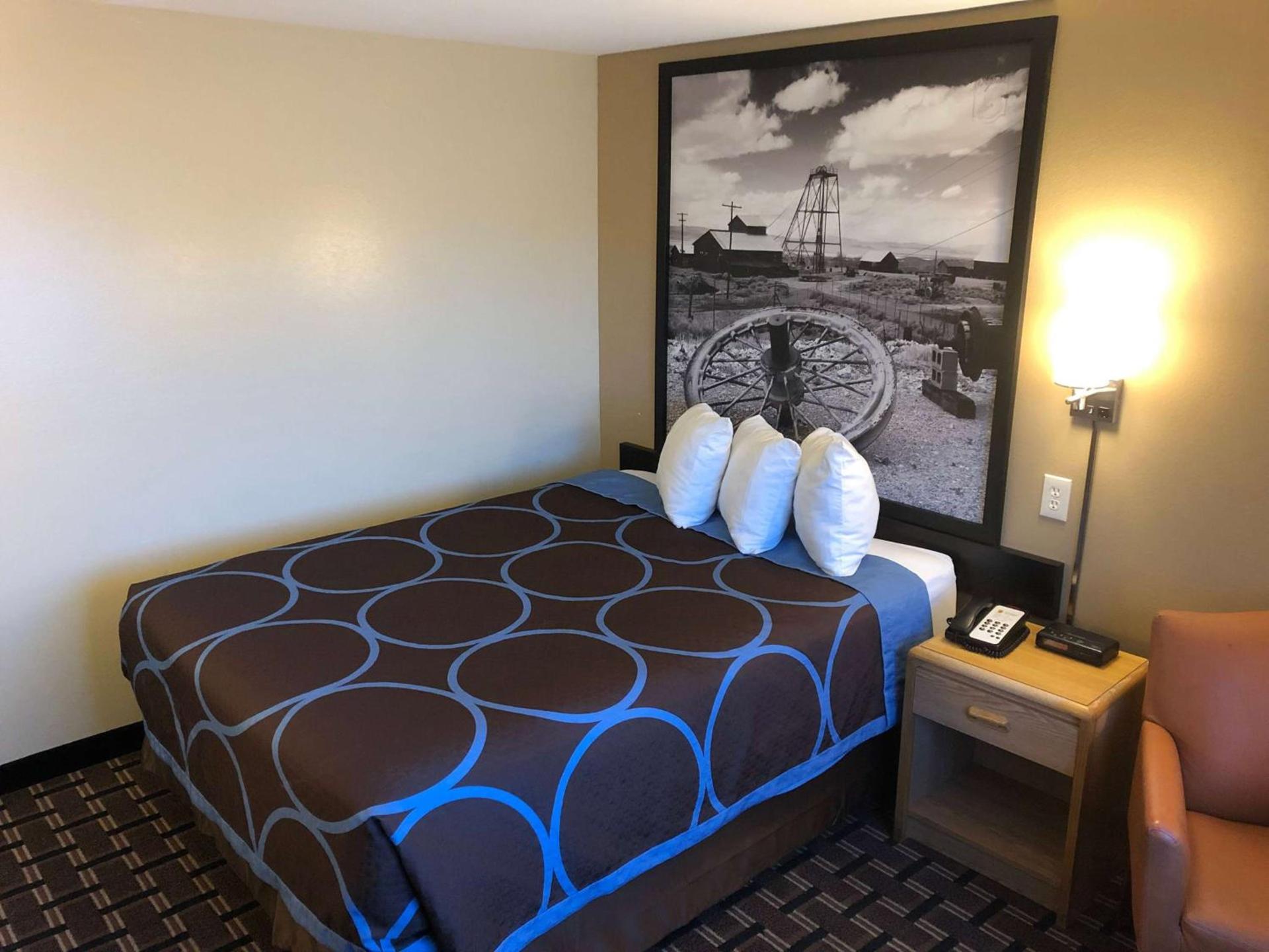 Super 8 by Wyndham Carson City Lake Tahoe photo 5