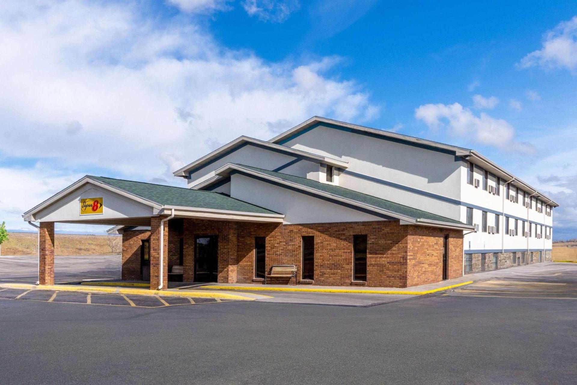 Super 8 by Wyndham Cheyenne WY photo 3