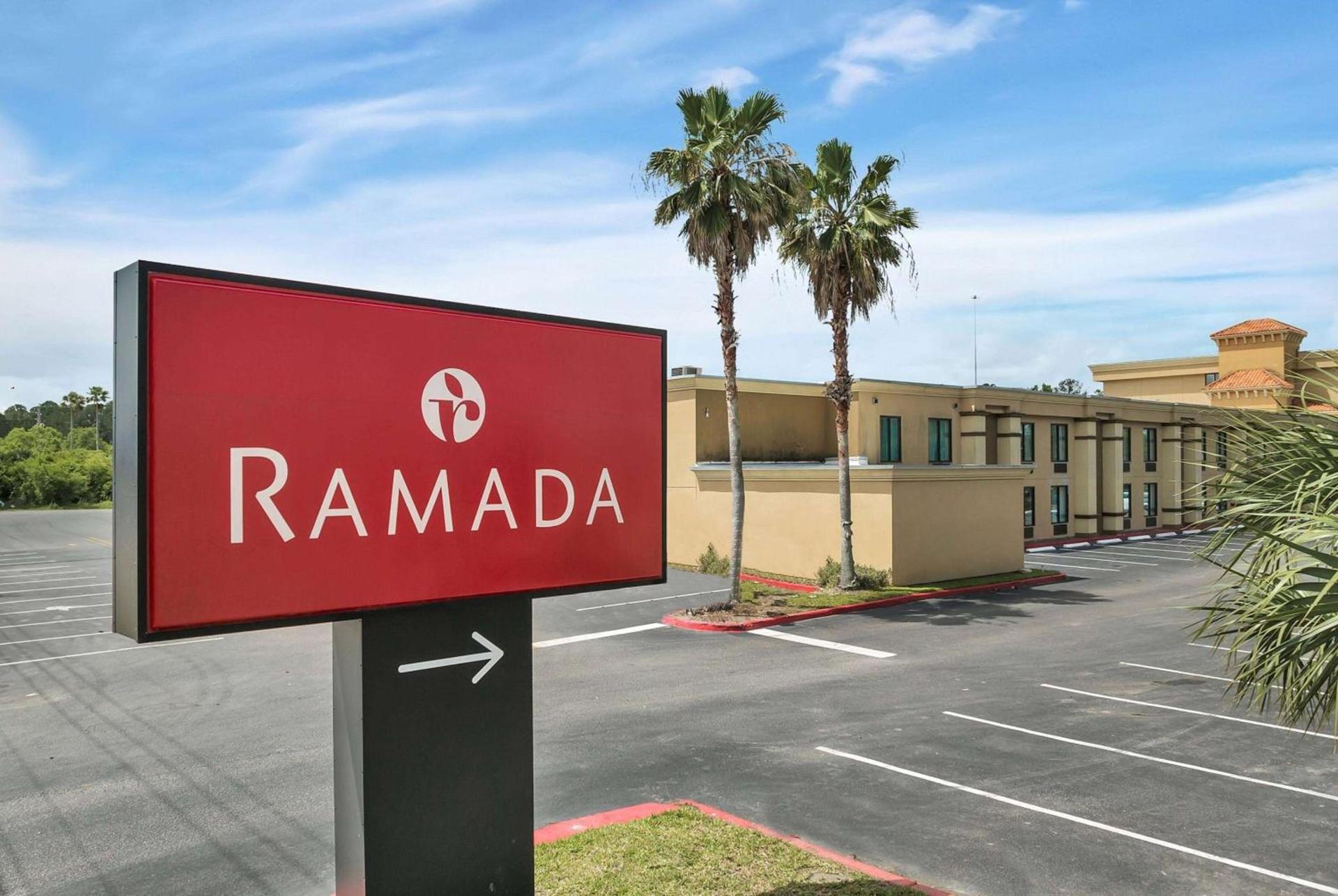 Ramada by Wyndham Jacksonville I-95 by Butler Blvd photo 7