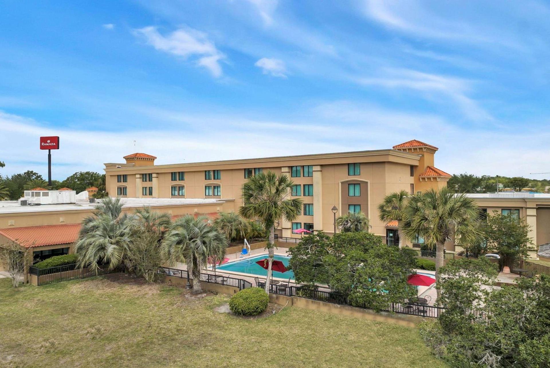 Ramada by Wyndham Jacksonville I-95 by Butler Blvd photo 8