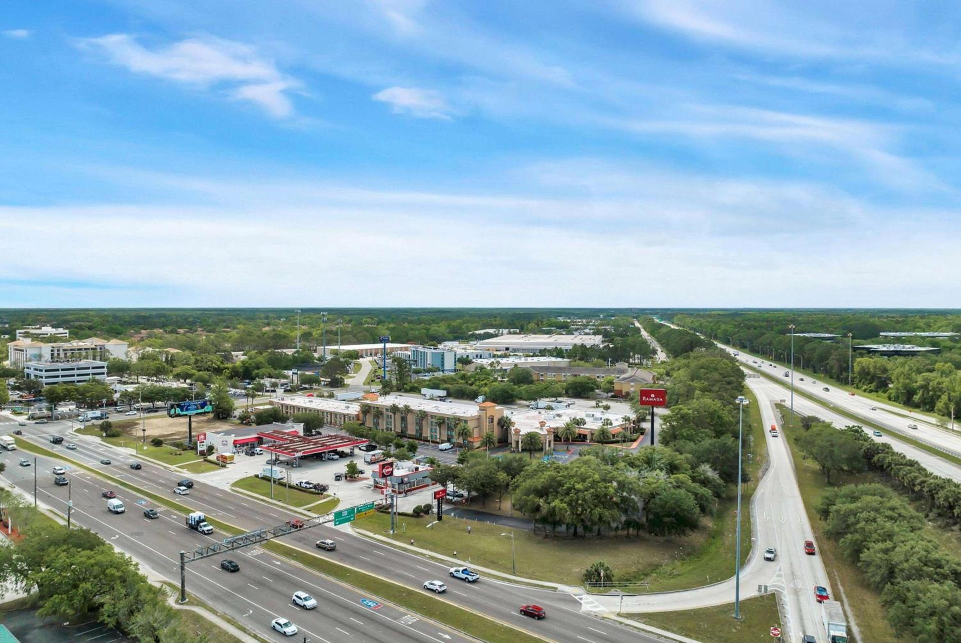 Ramada by Wyndham Jacksonville I-95 by Butler Blvd photo 9