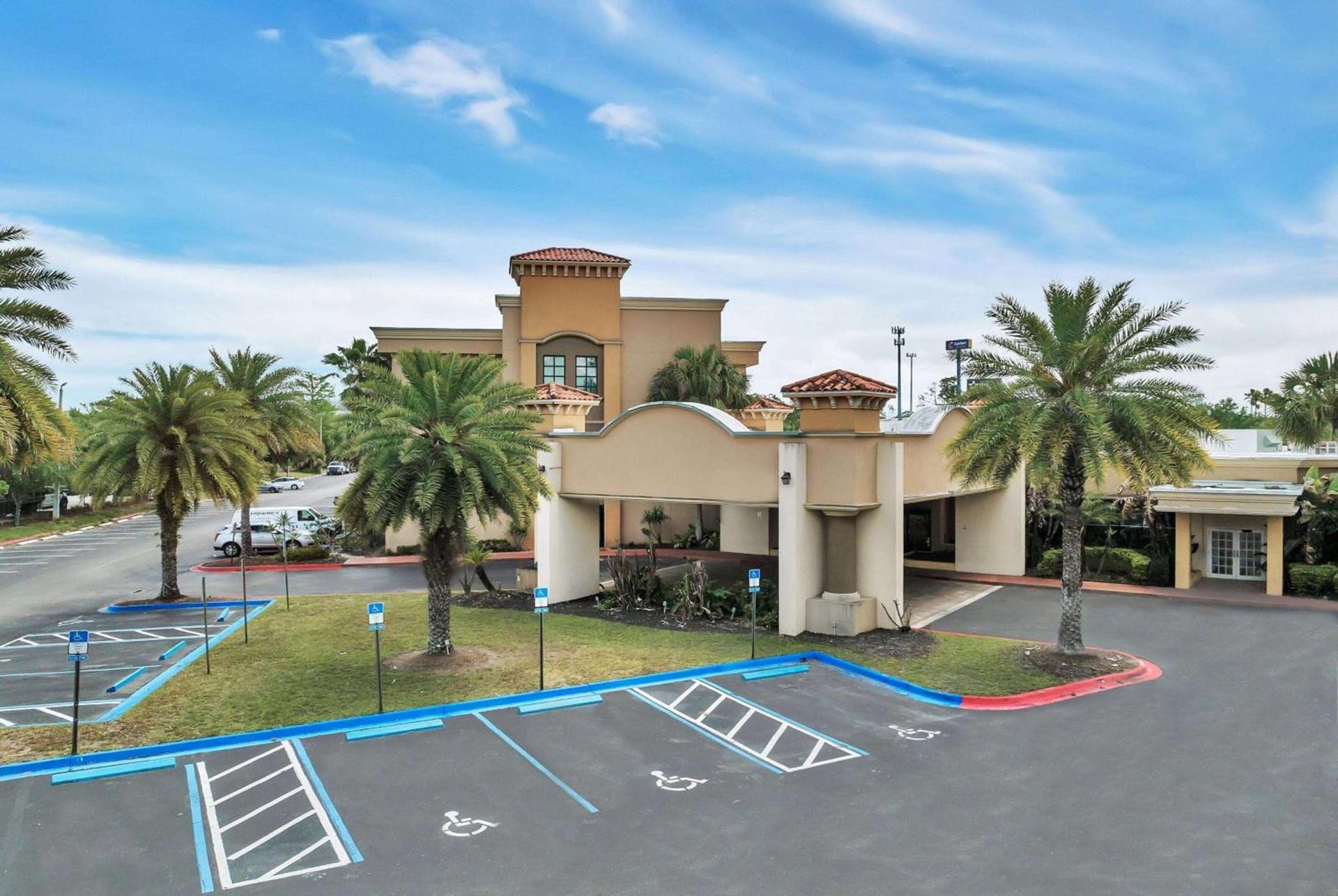 Ramada by Wyndham Jacksonville I-95 by Butler Blvd photo 10