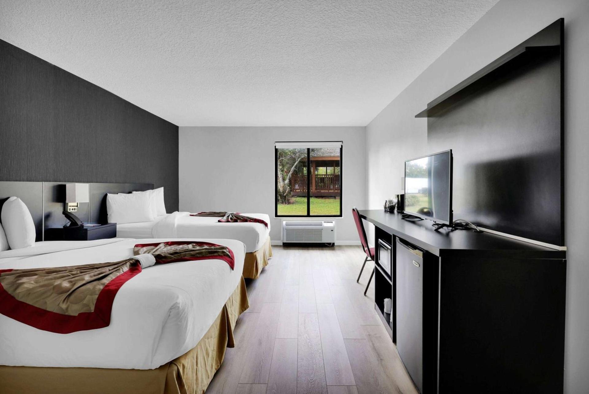 Ramada by Wyndham Jacksonville I-95 by Butler Blvd photo 36