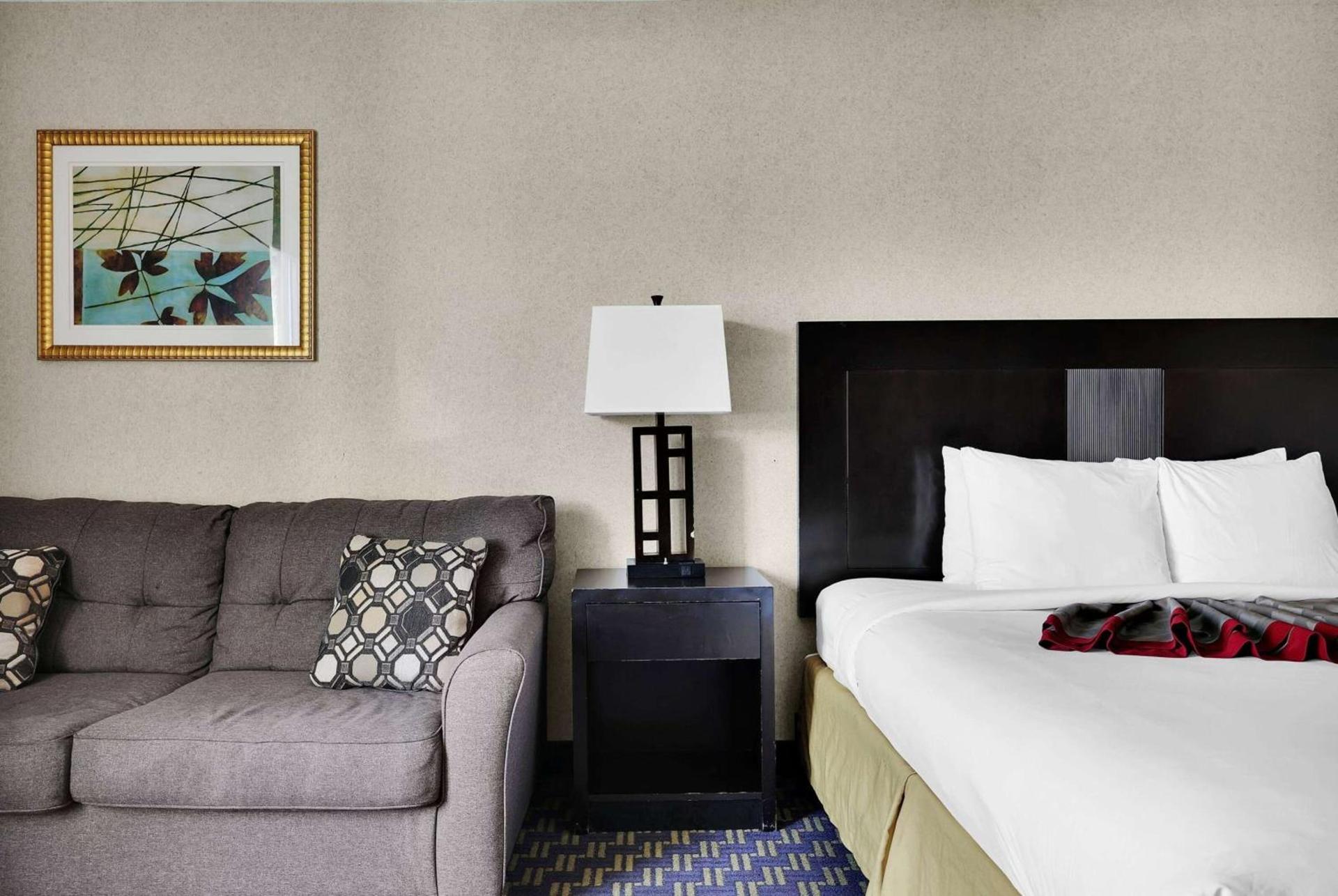 Ramada by Wyndham Jacksonville I-95 by Butler Blvd photo 42