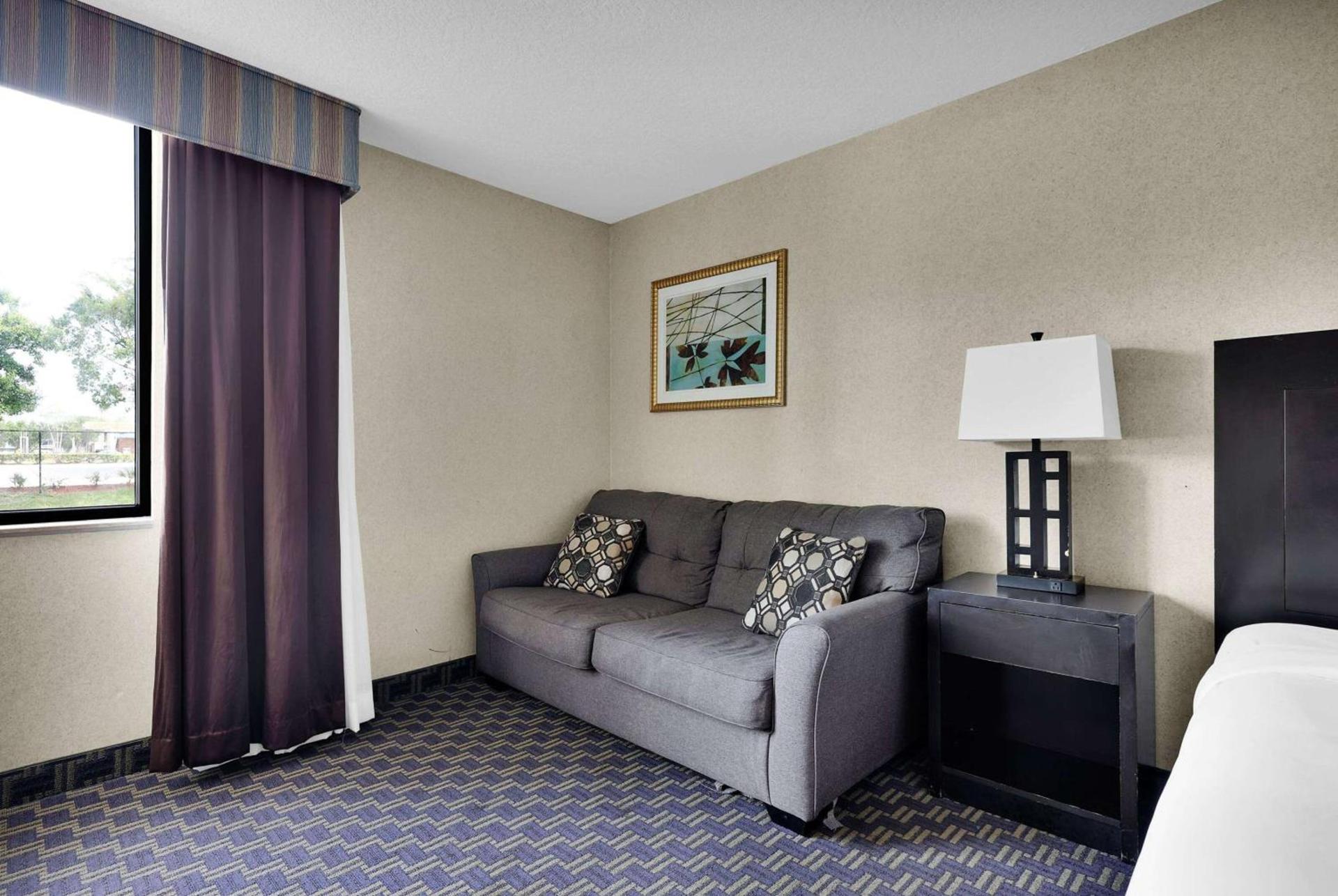 Ramada by Wyndham Jacksonville I-95 by Butler Blvd photo 40
