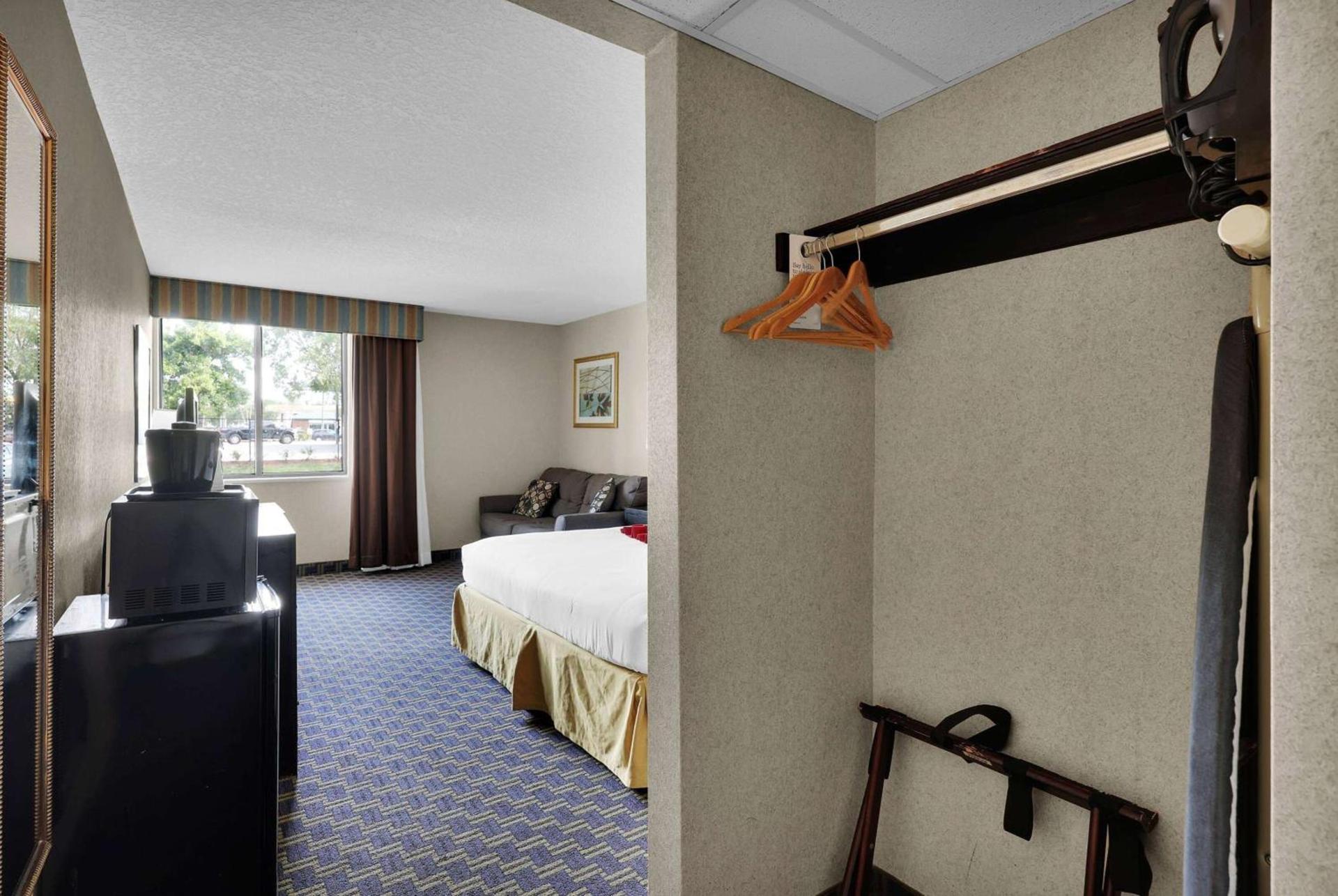 Ramada by Wyndham Jacksonville I-95 by Butler Blvd photo 47